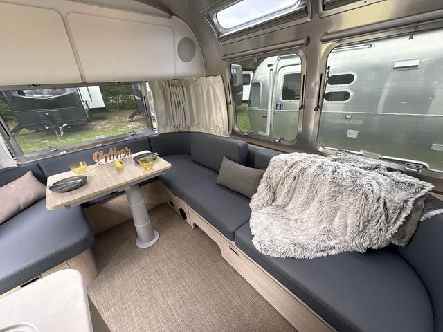 2026 Airstream 25FBQ Base