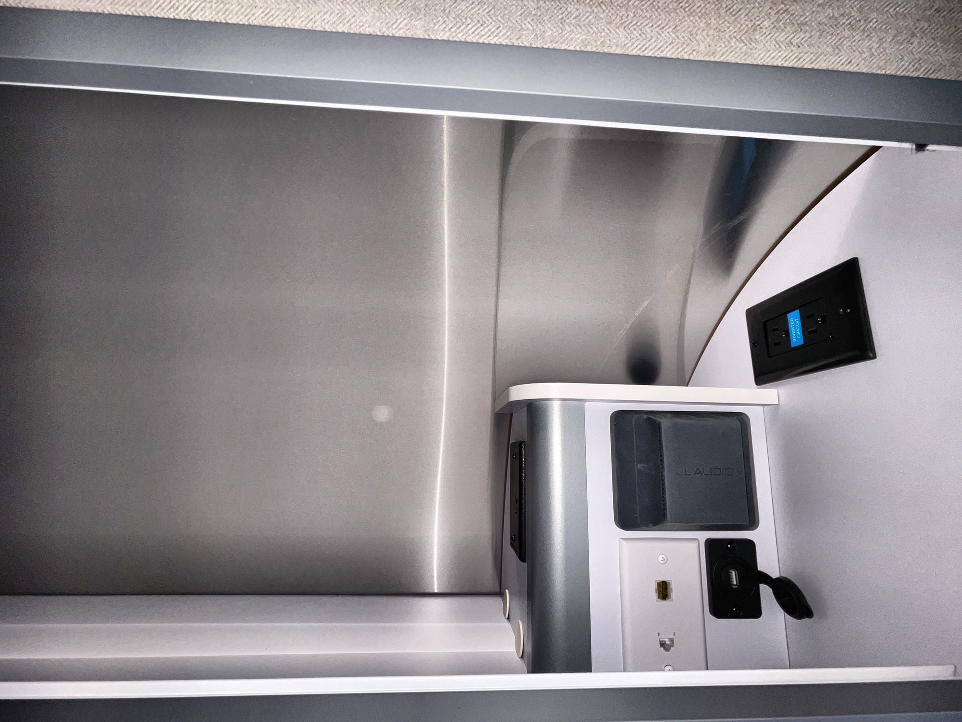 2025 Airstream 16RB Base