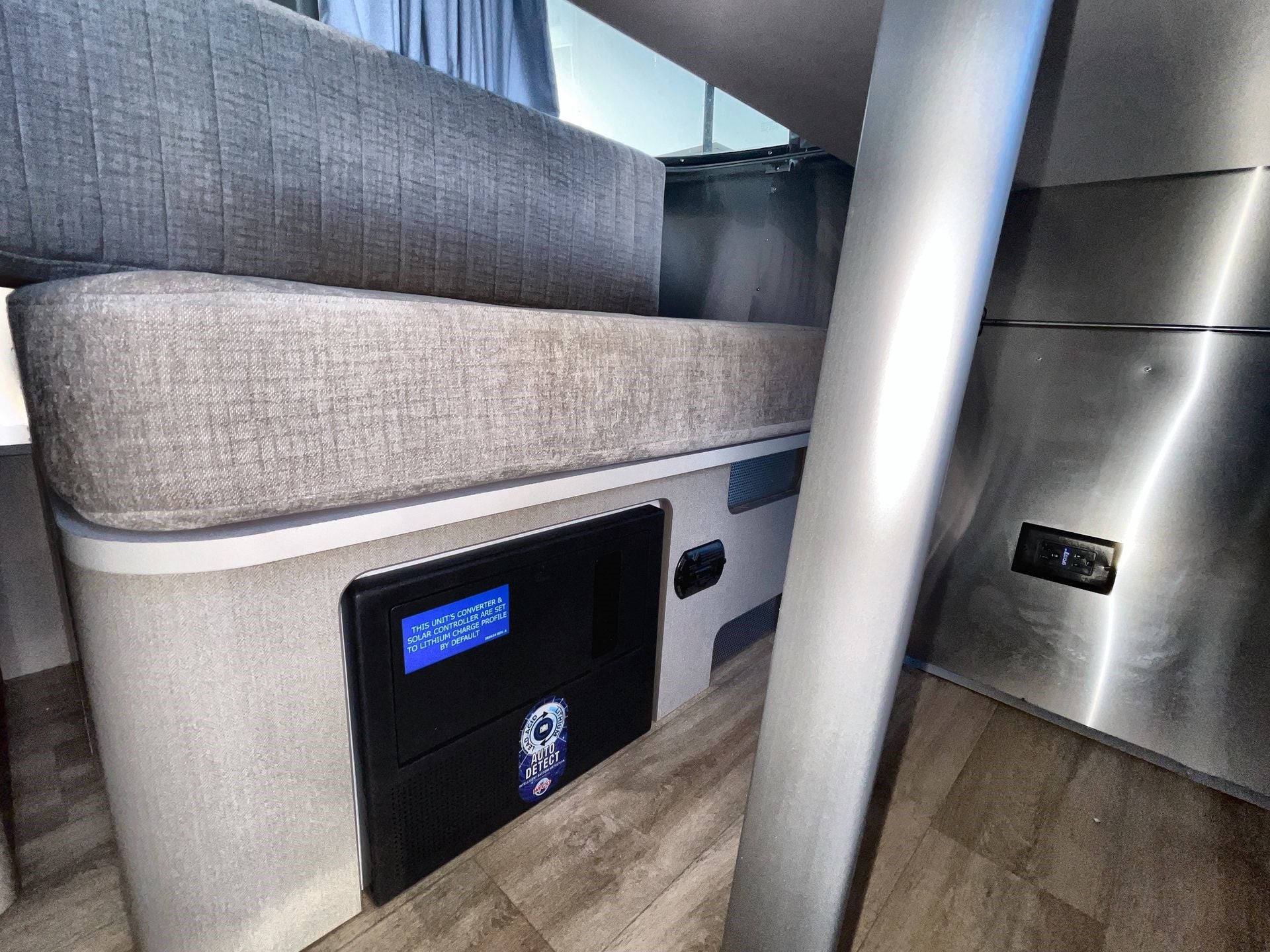 2025 Airstream 16RB Base