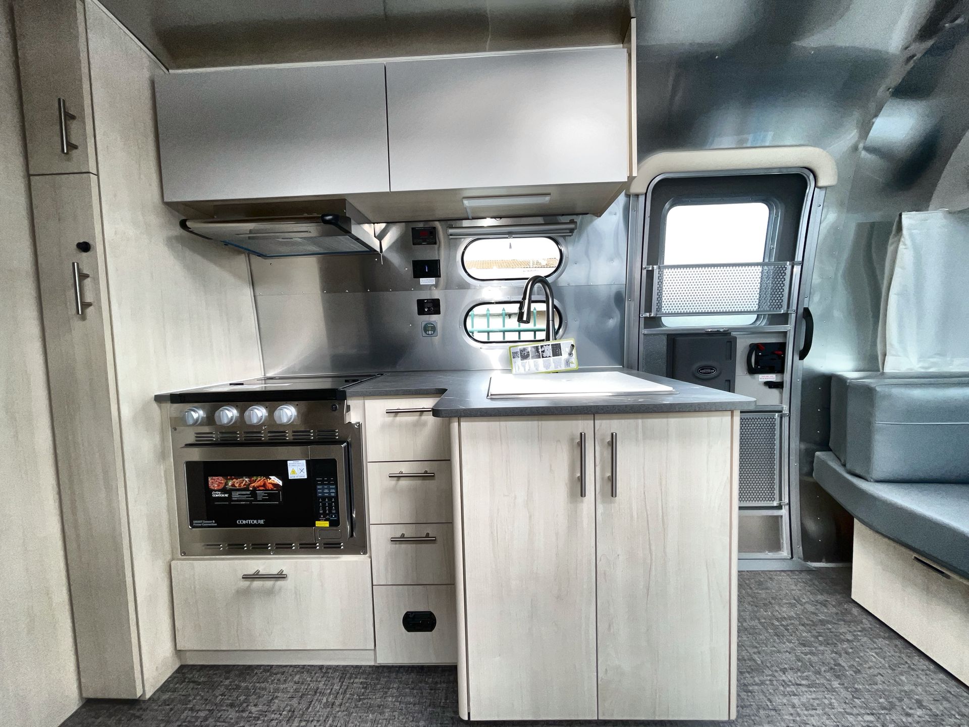 2025 Airstream 25FBQ Base