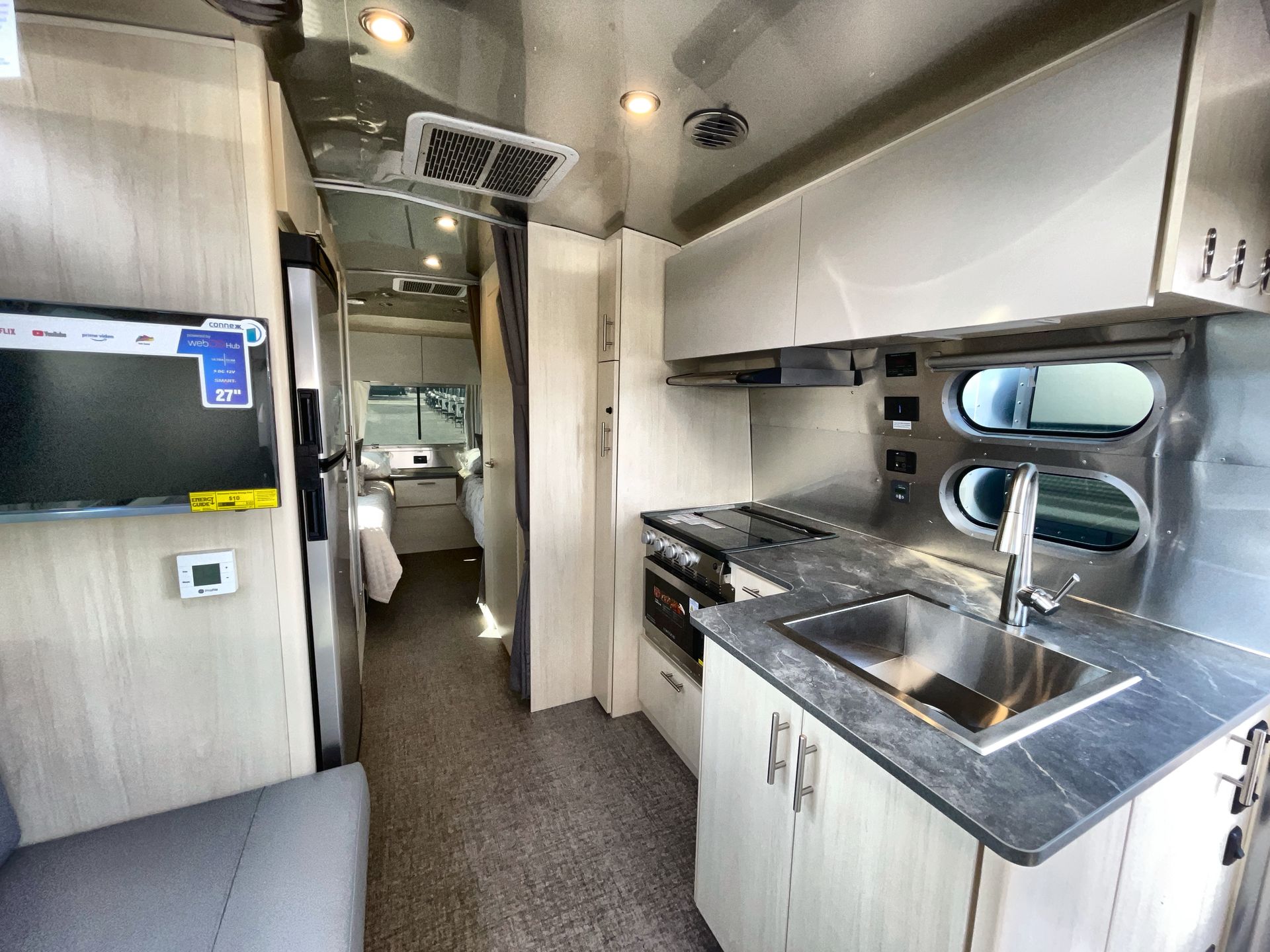 2025 Airstream 25FBT Base