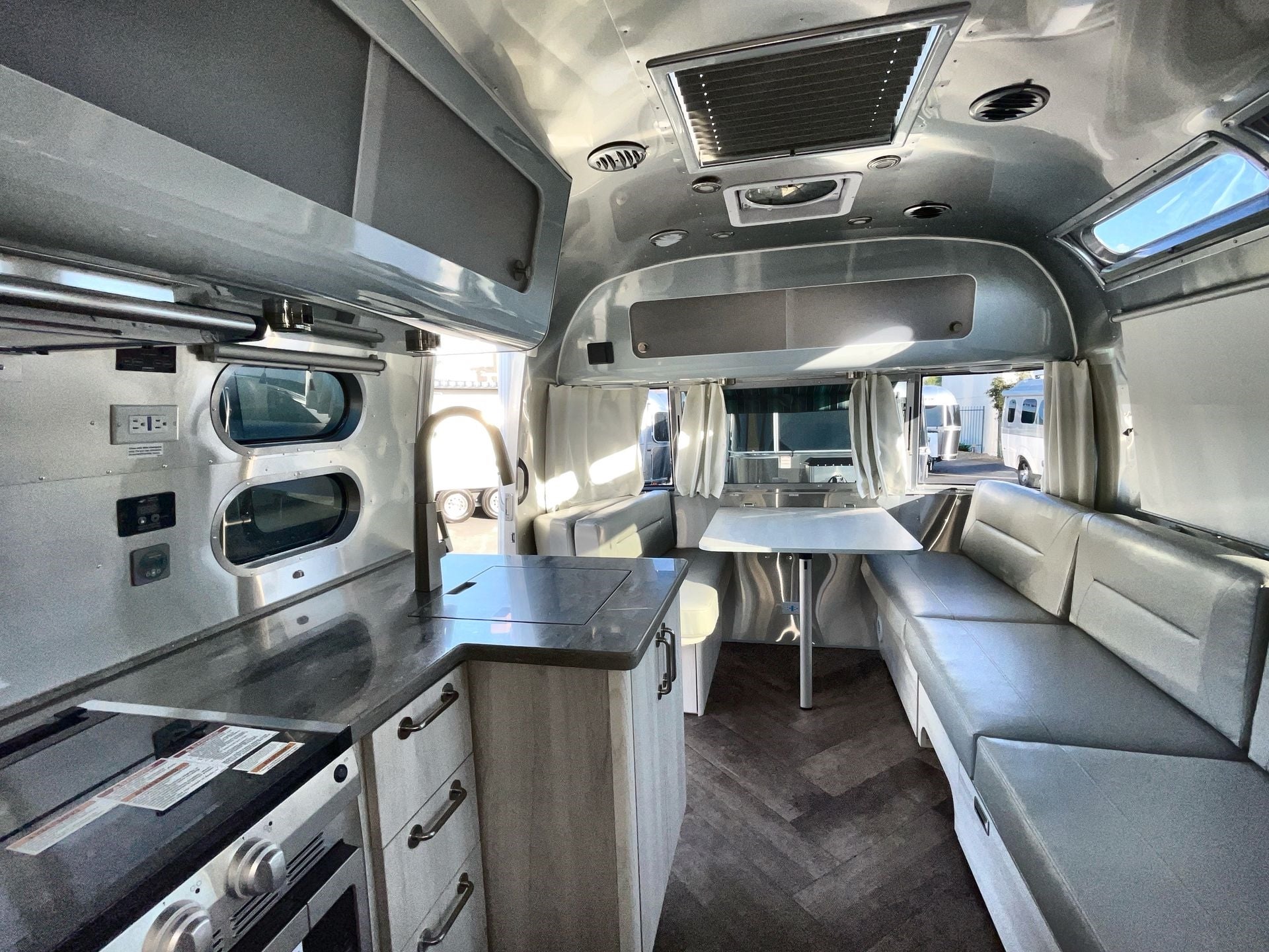 2025 Airstream 25FBQ Base