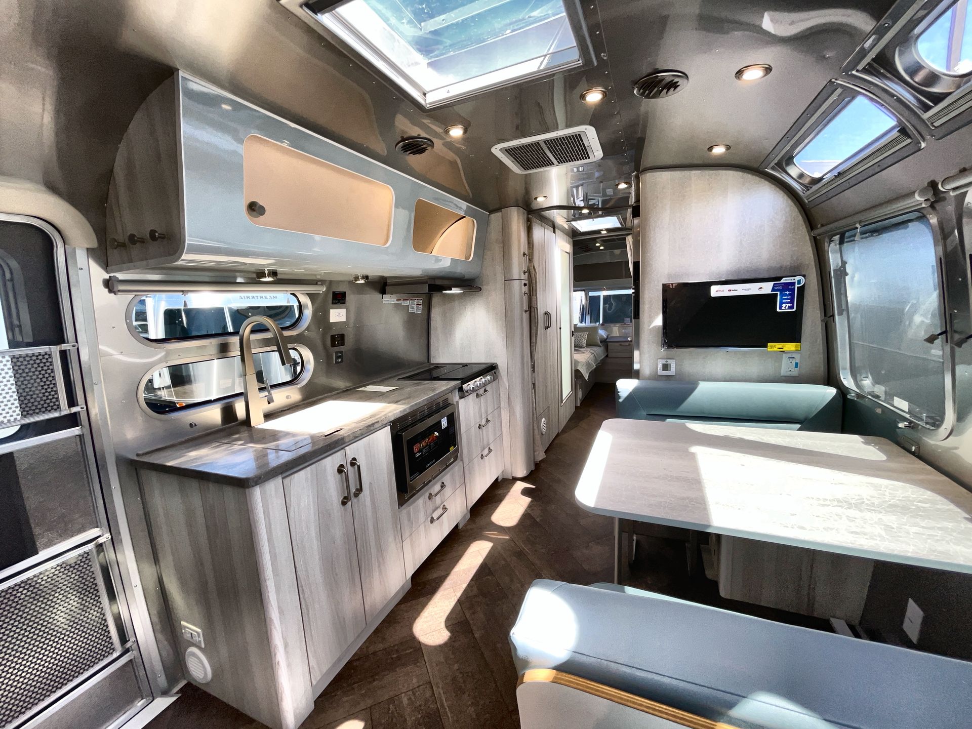 2025 Airstream 30RBT Base