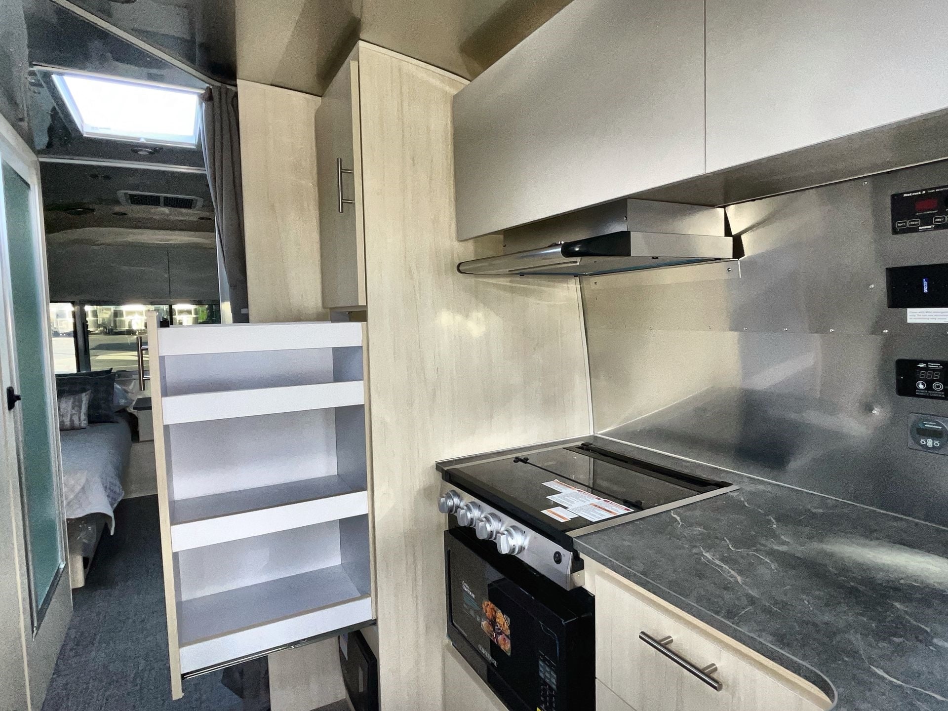 2025 Airstream 27FBT Base