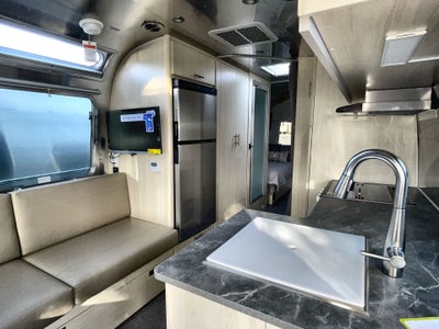 2025 Airstream 27FBT Base
