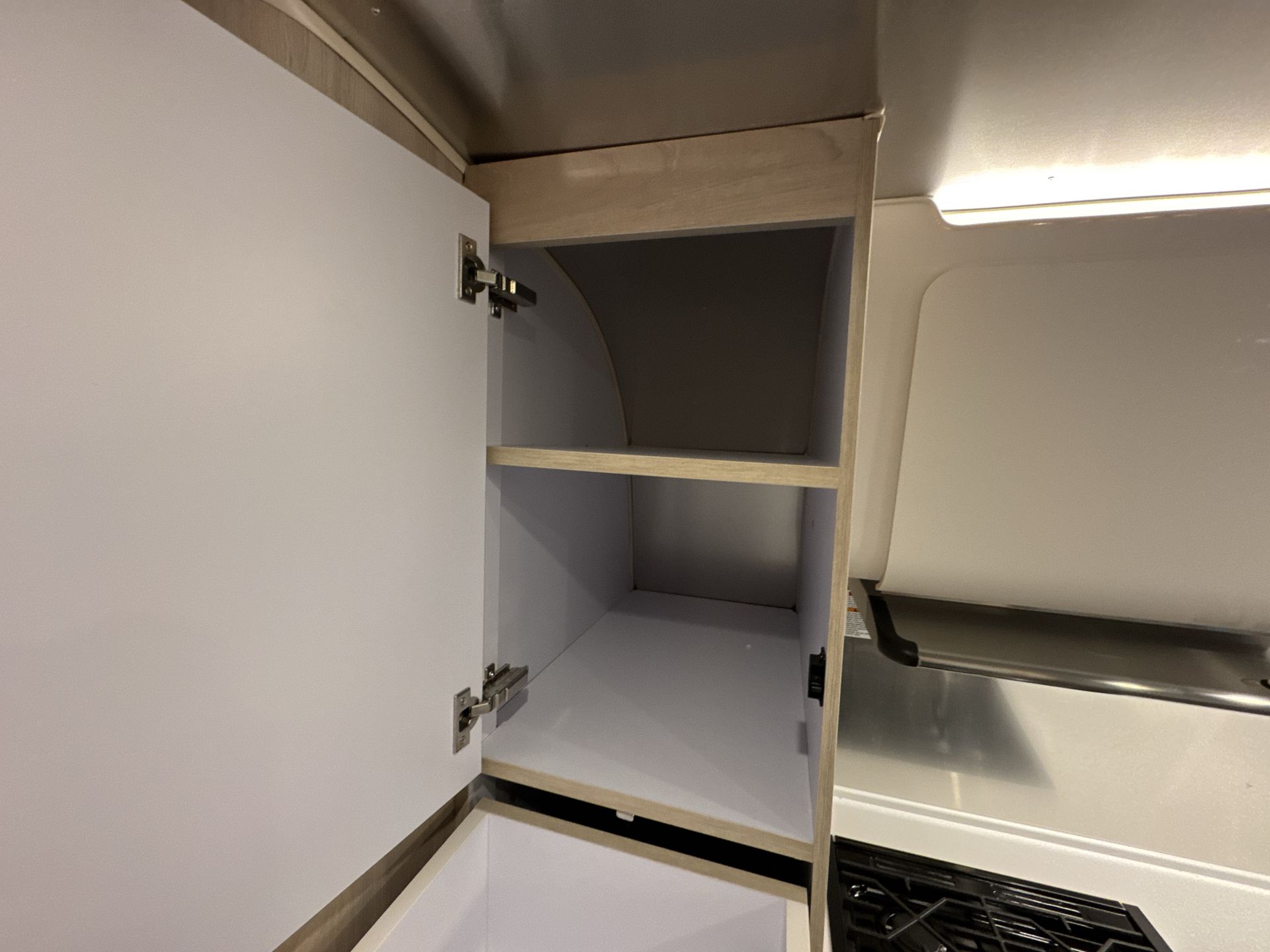 2025 Airstream 27FBQ Base