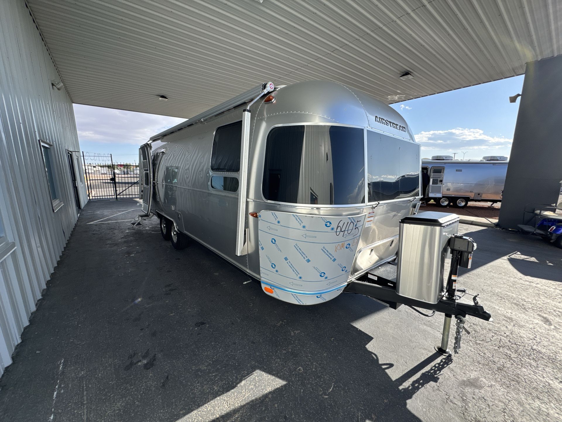 2025 Airstream 27FBQ Base