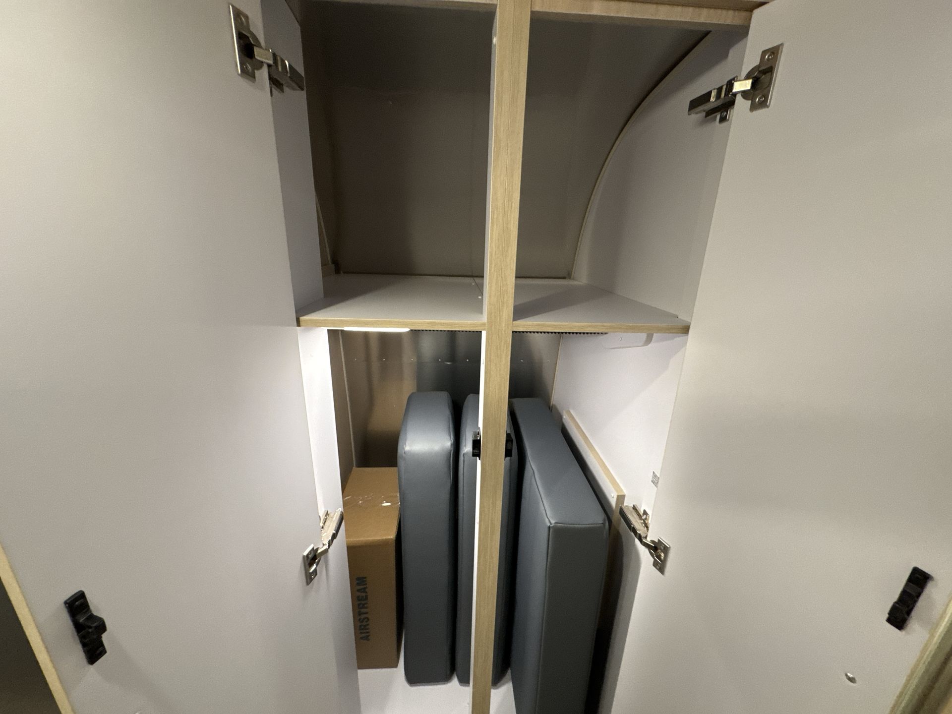 2025 Airstream 27FBQ Base