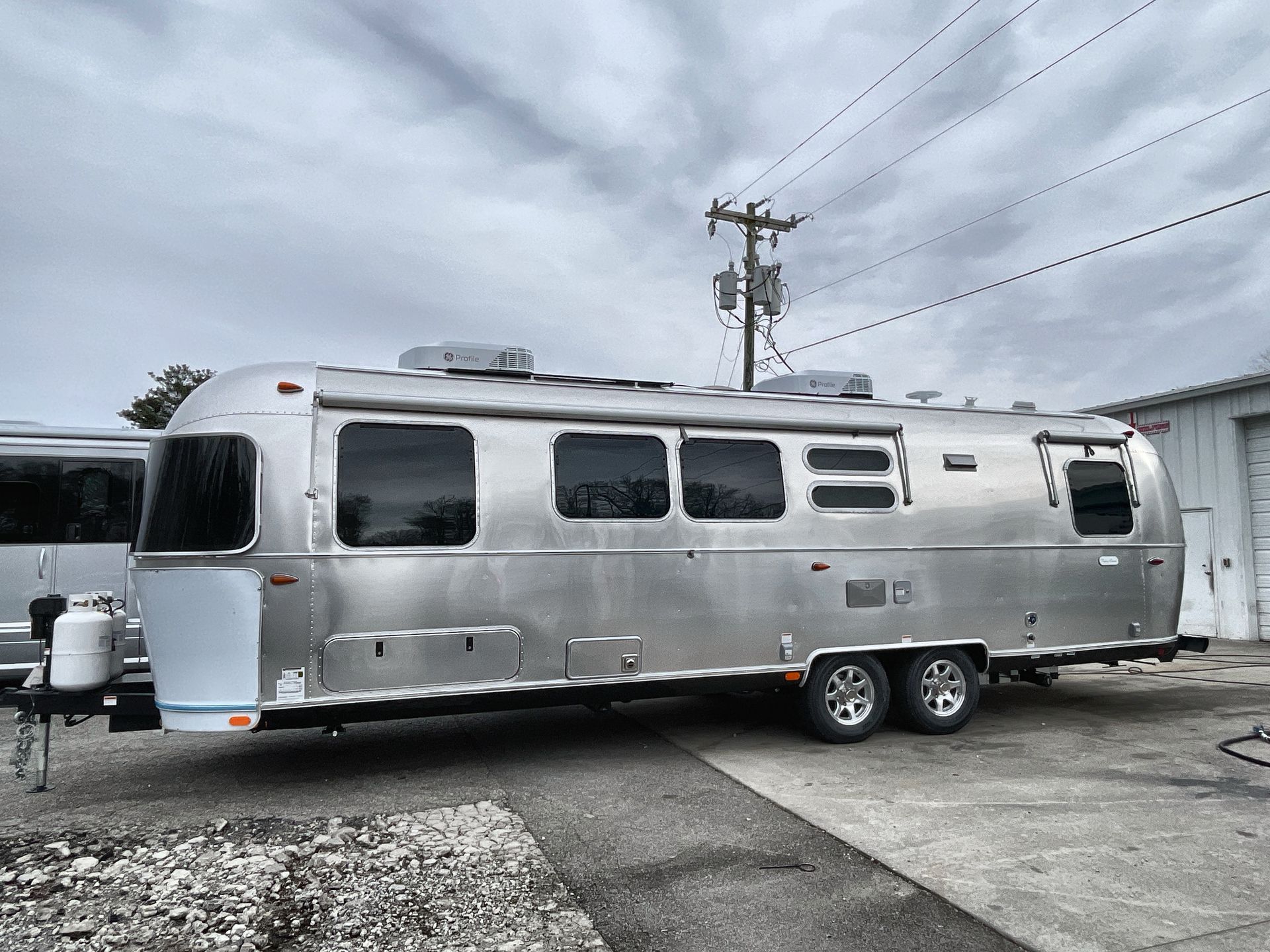 2026 Airstream 30FBBT Base