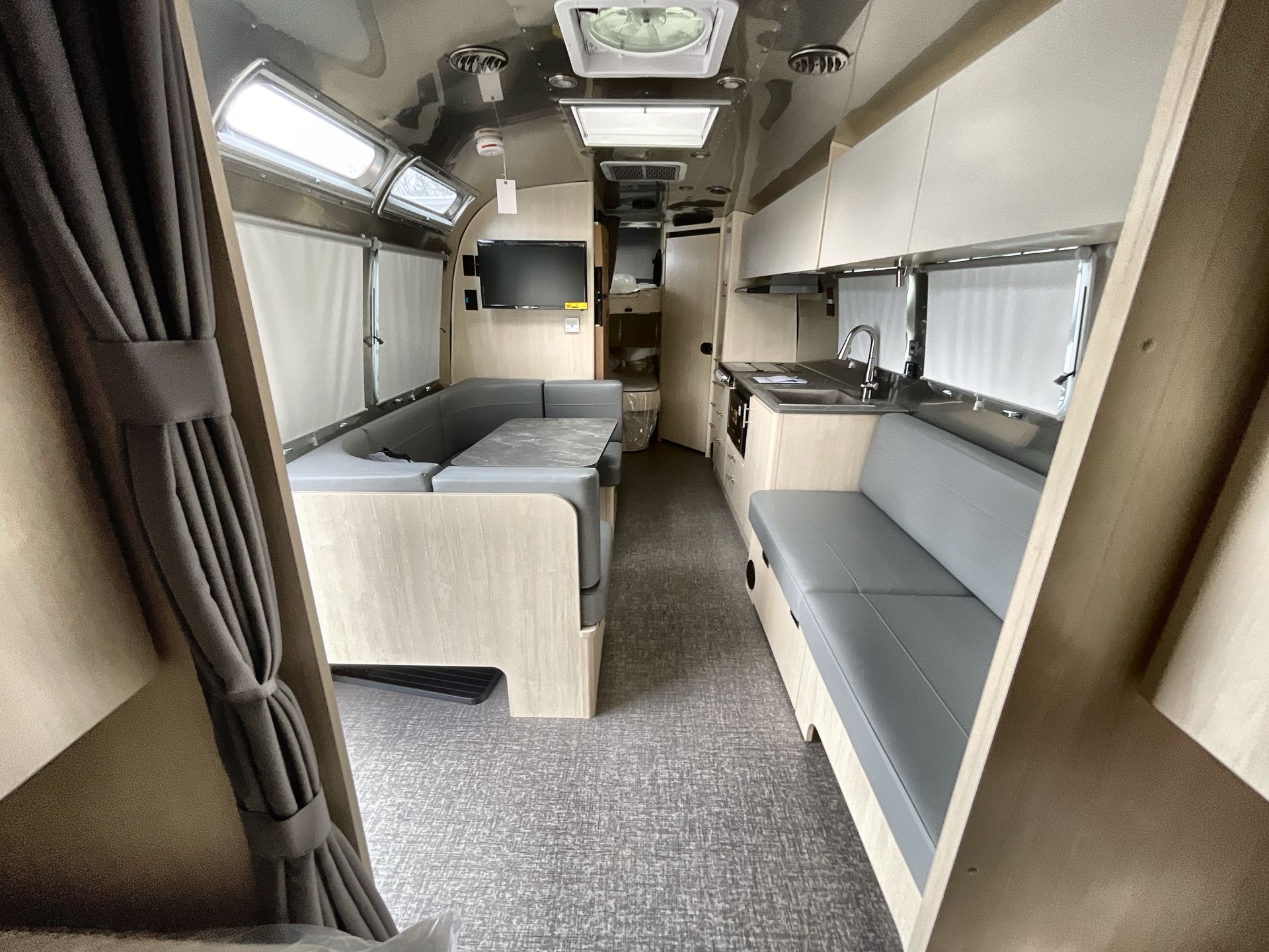 2026 Airstream 30FBBT Base