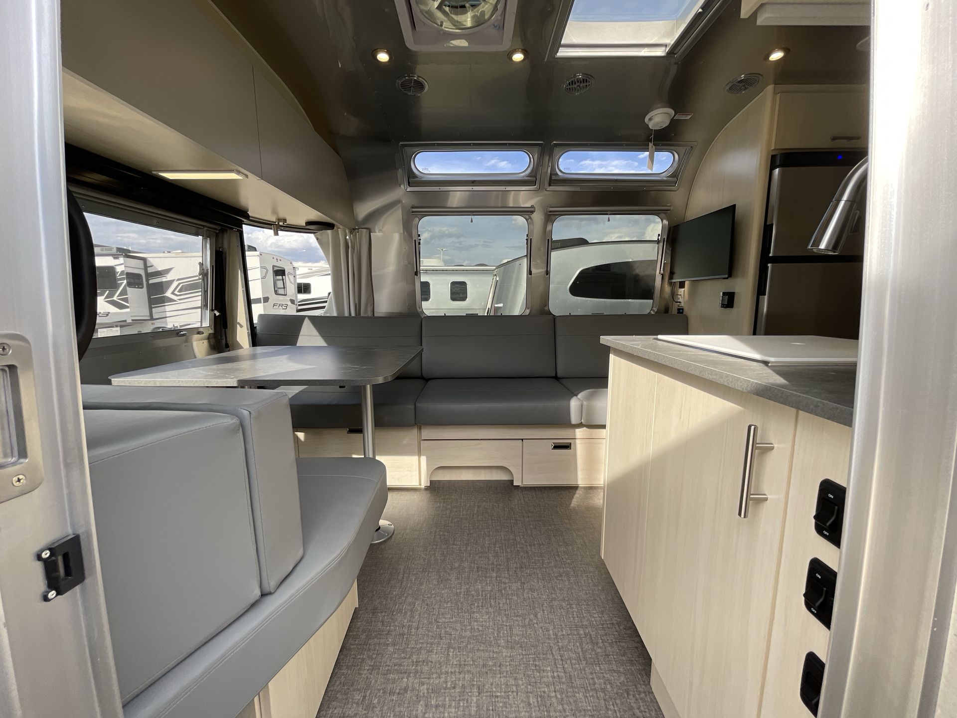 2026 Airstream 25FBT Base