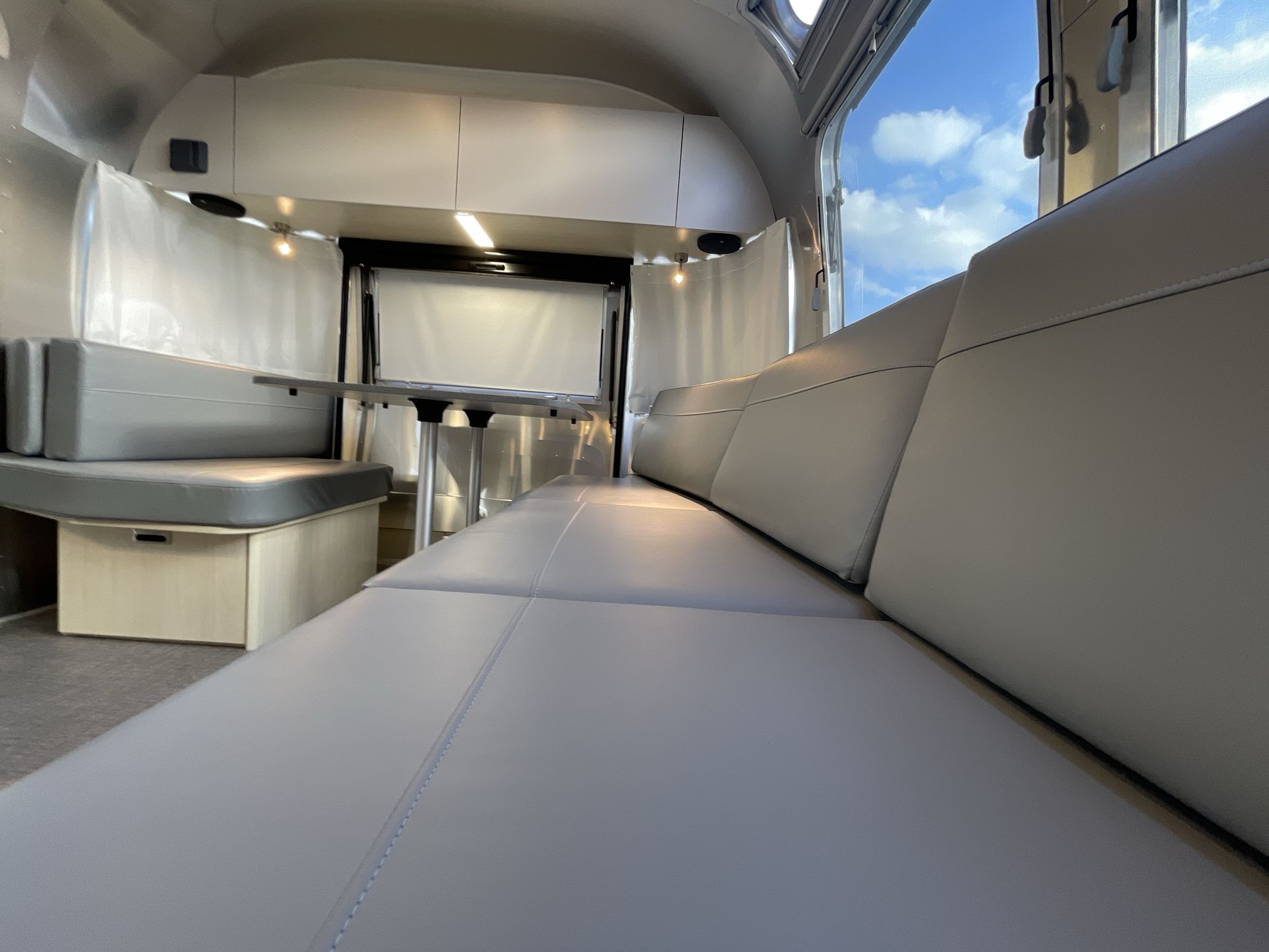 2026 Airstream 25FBT Base