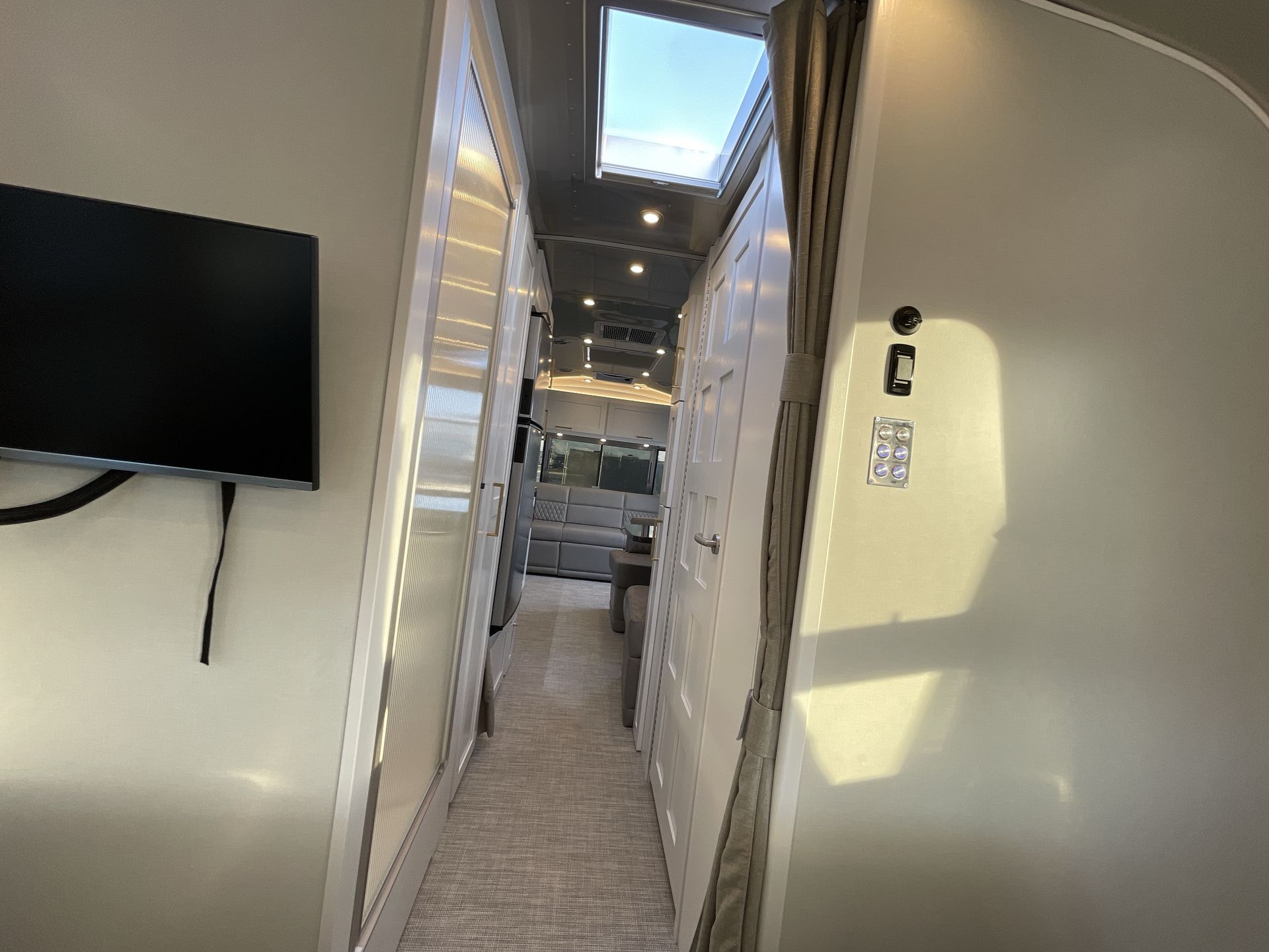 2026 Airstream 28RBQ Base