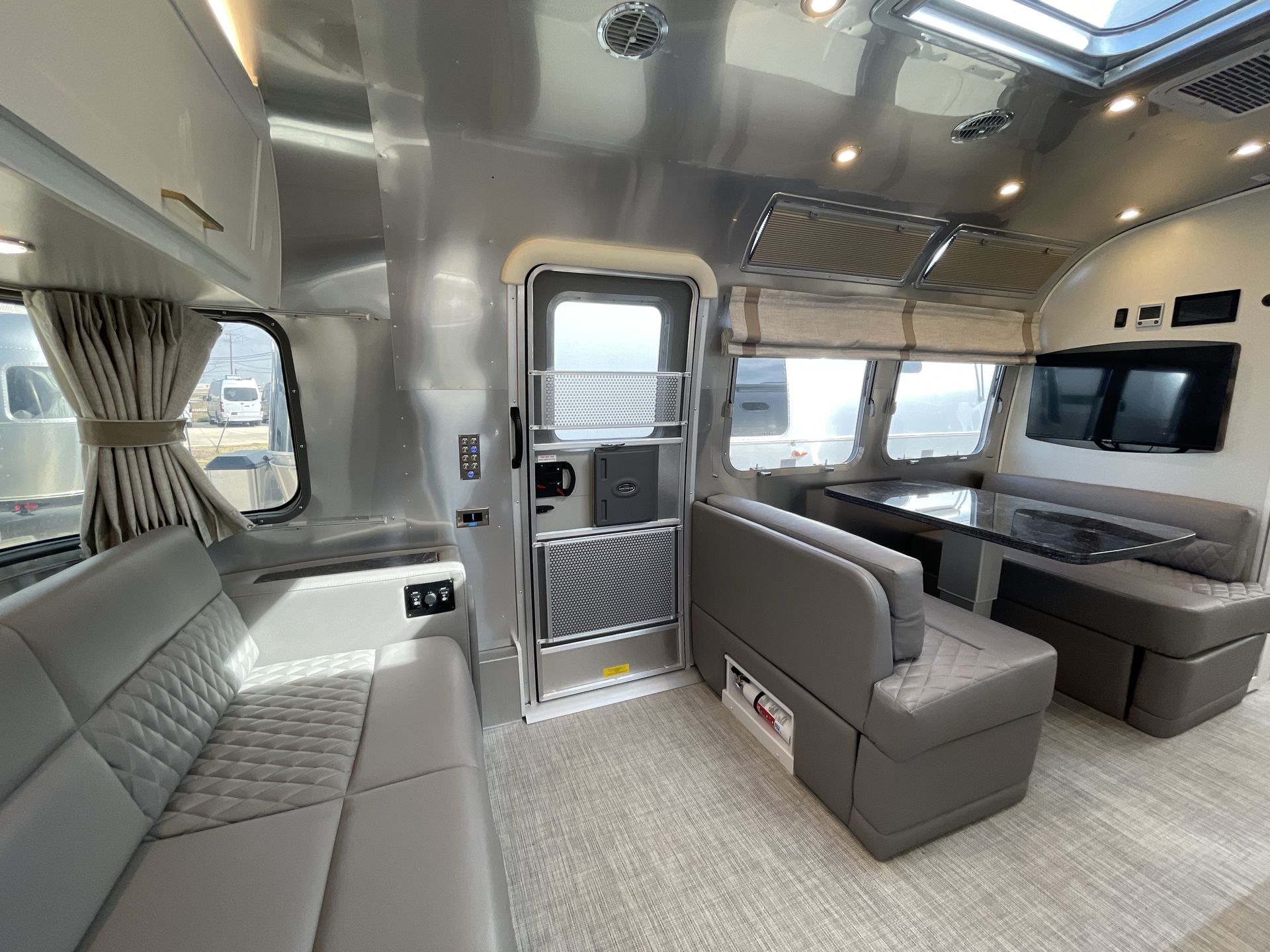 2026 Airstream 28RBT Base