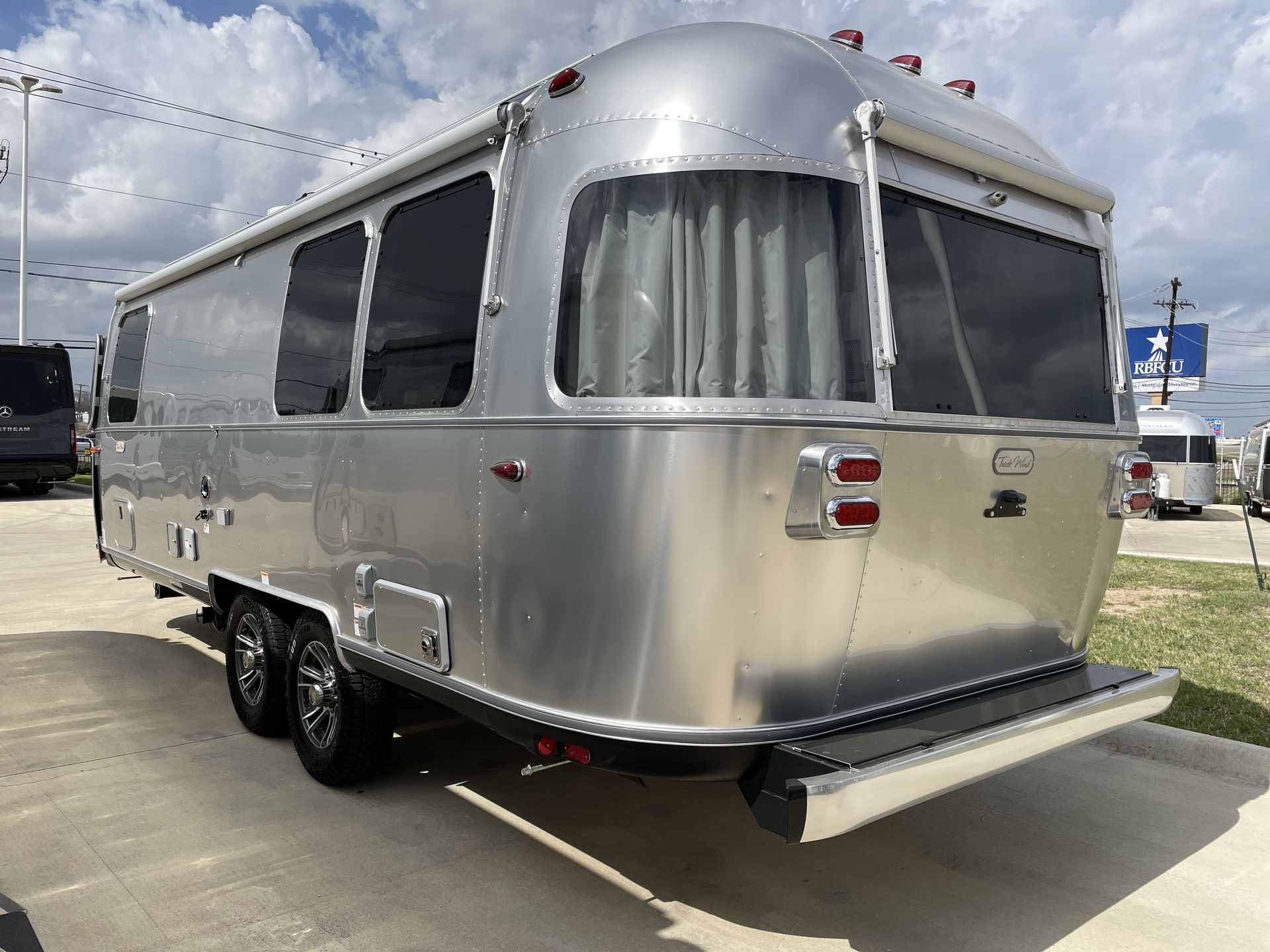 2026 Airstream 25FBT Base