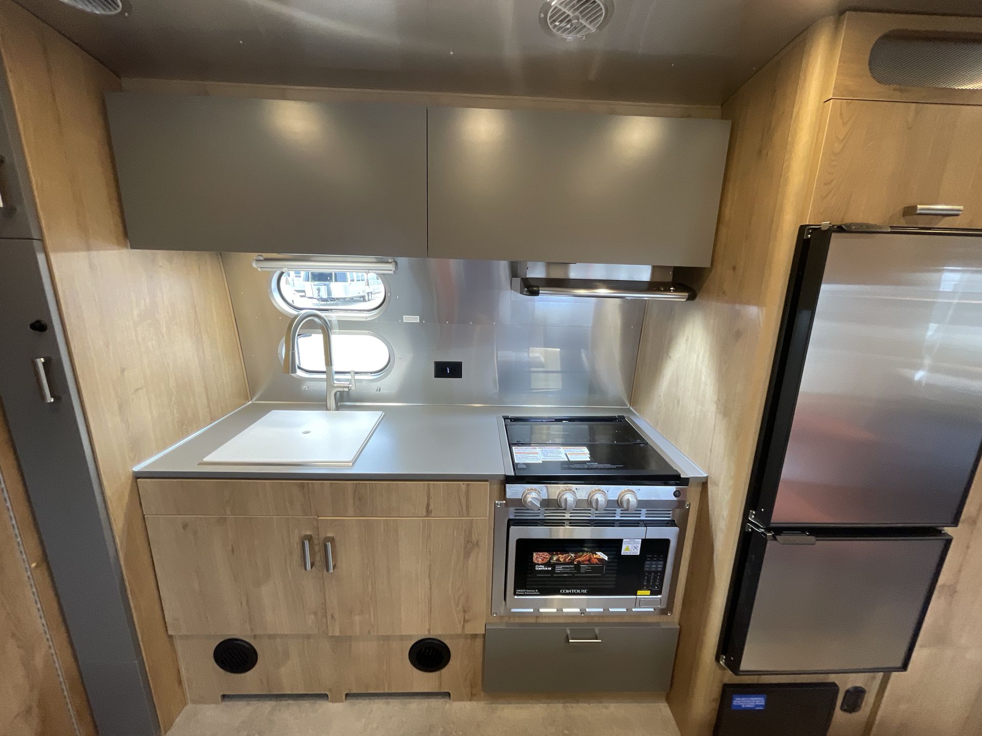 2026 Airstream 23FBT Base