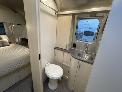 2026 Airstream 27FBQ Base