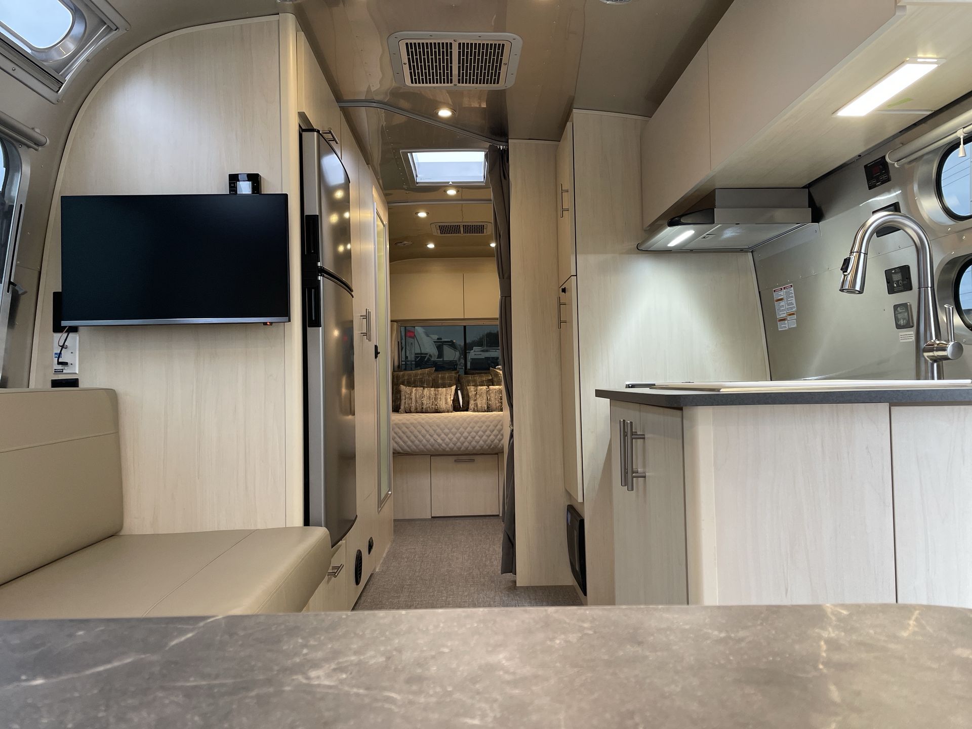 2026 Airstream 27FBQ Base