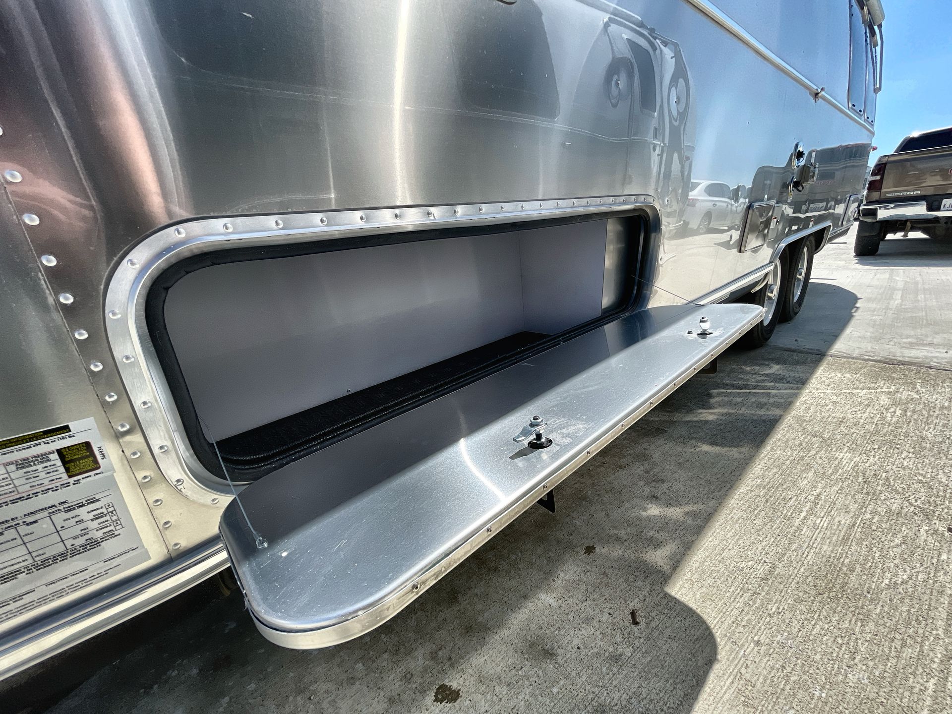 2026 Airstream 27FBT Base