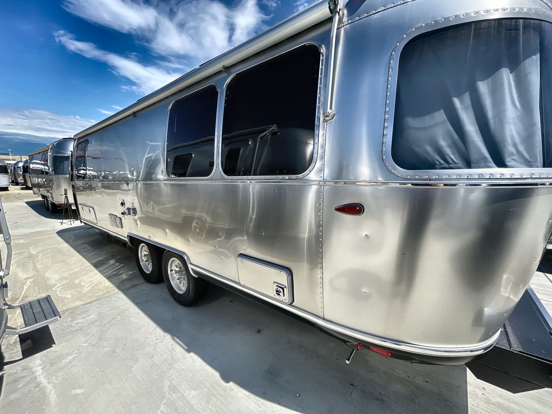 2026 Airstream 27FBT Base