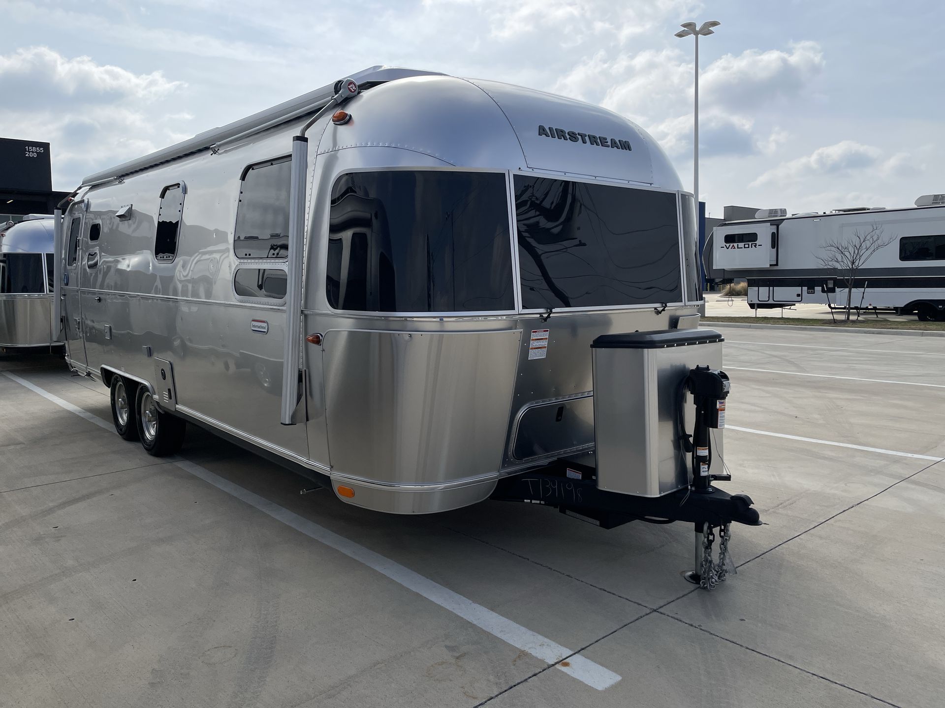 2026 Airstream 27FBQ Base
