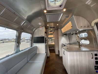 2026 Airstream 27FBQ Base