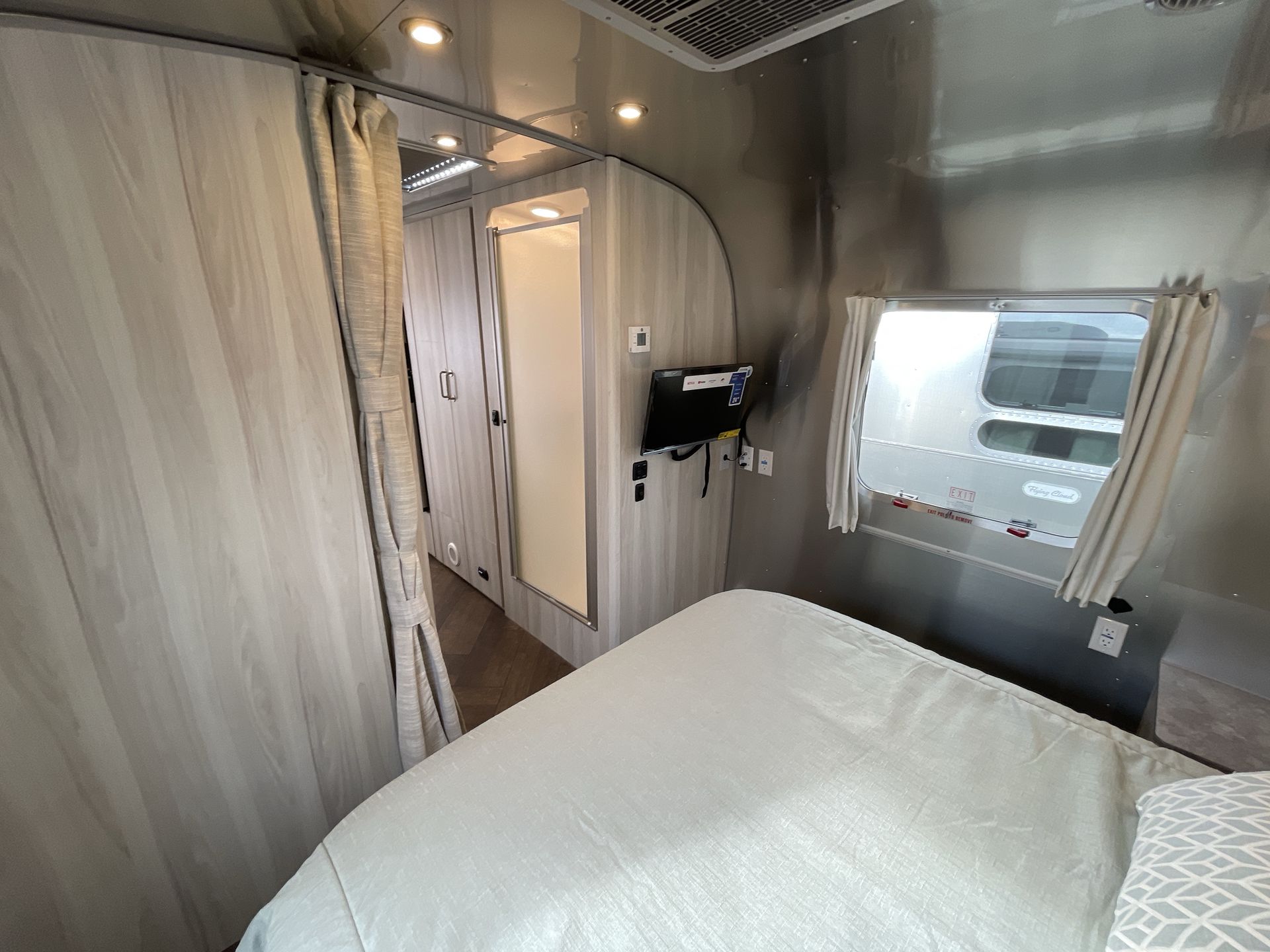 2026 Airstream 27FBQ Base