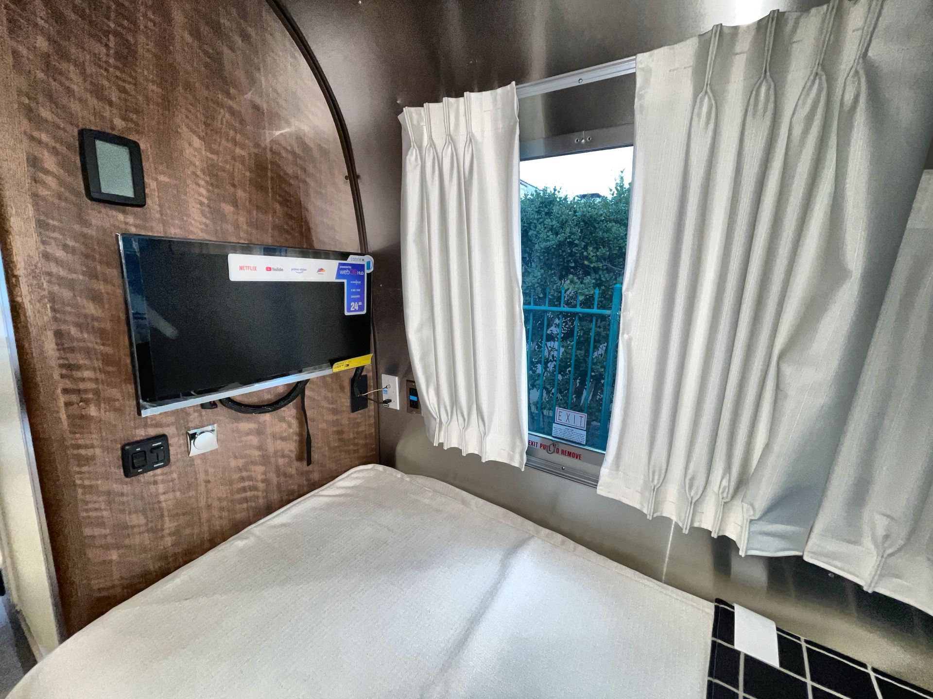 2026 Airstream 25FBT Base