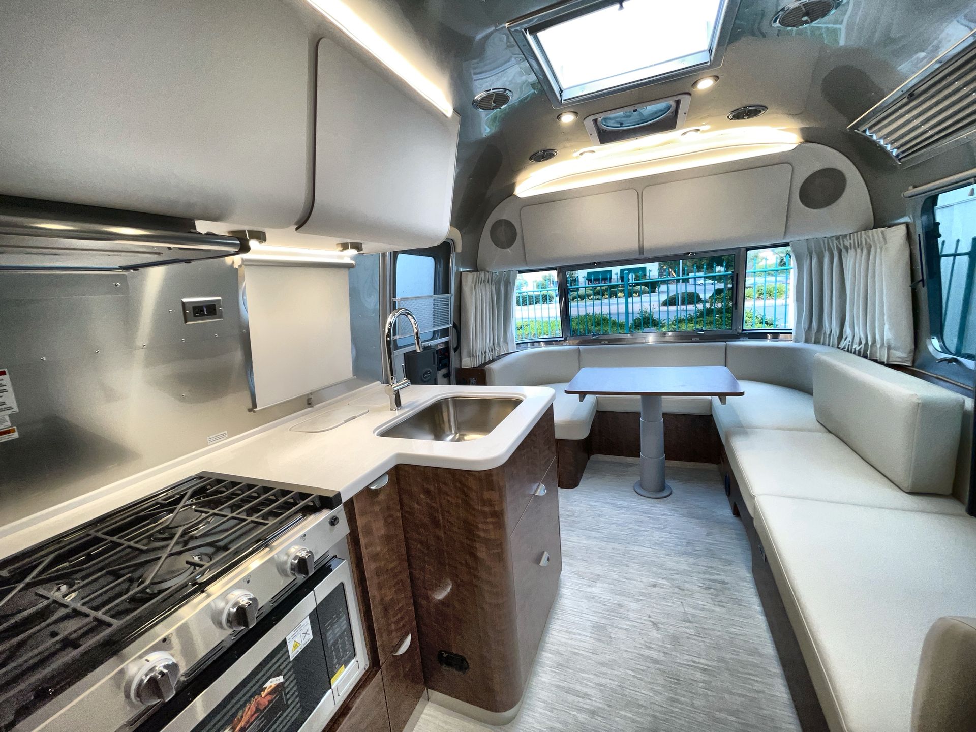 2026 Airstream 25FBT Base
