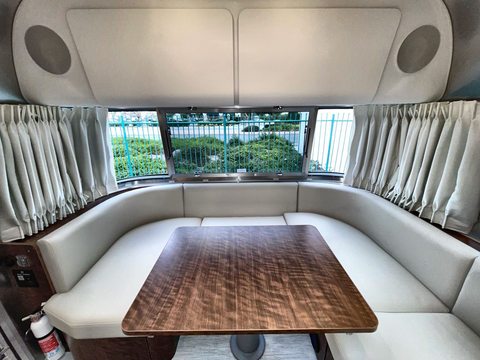 2026 Airstream 25FBT Base