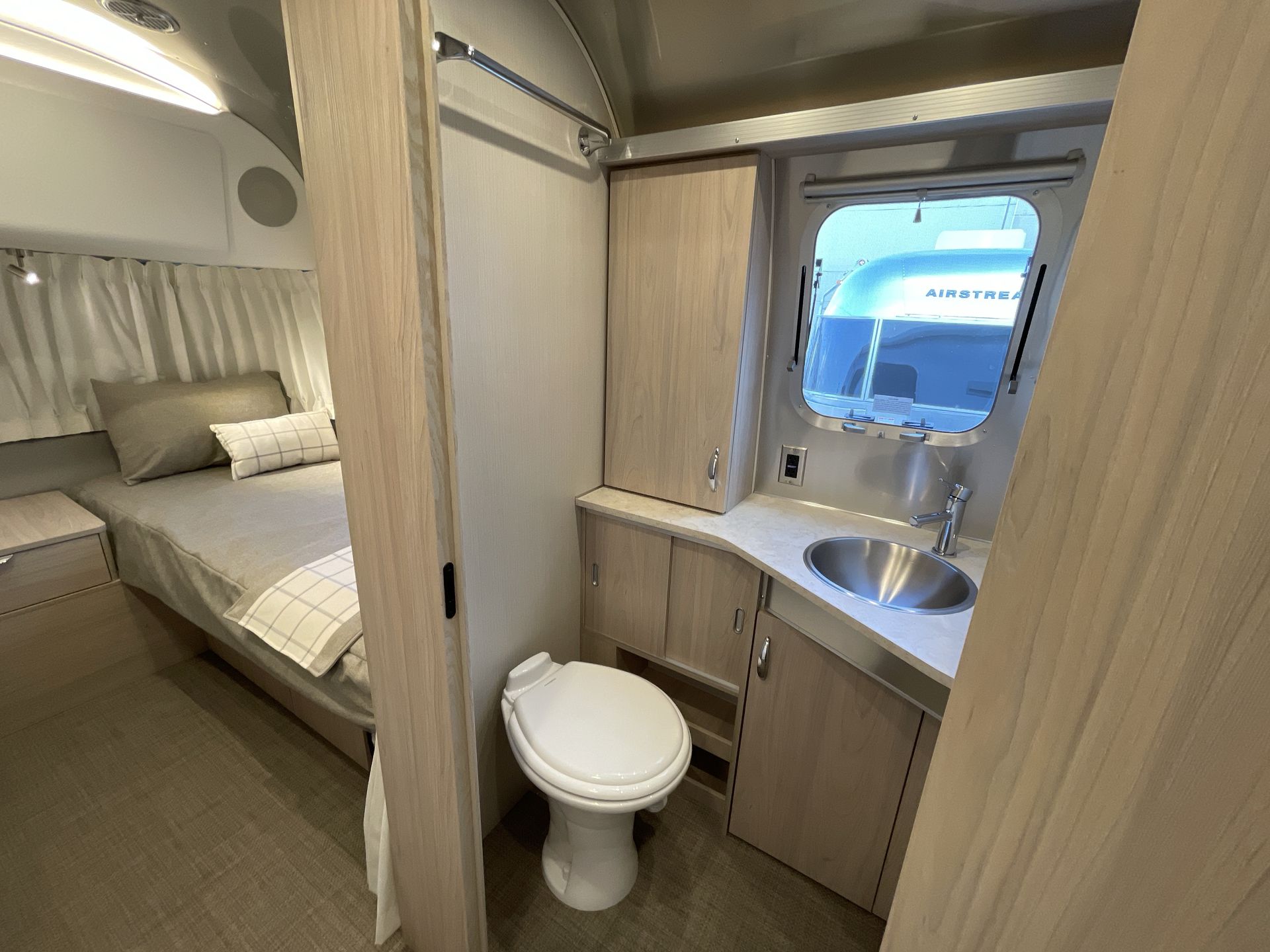 2026 Airstream 25FBQ Base