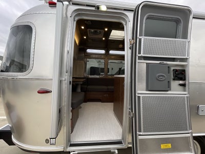 2026 Airstream 27FBQ Base