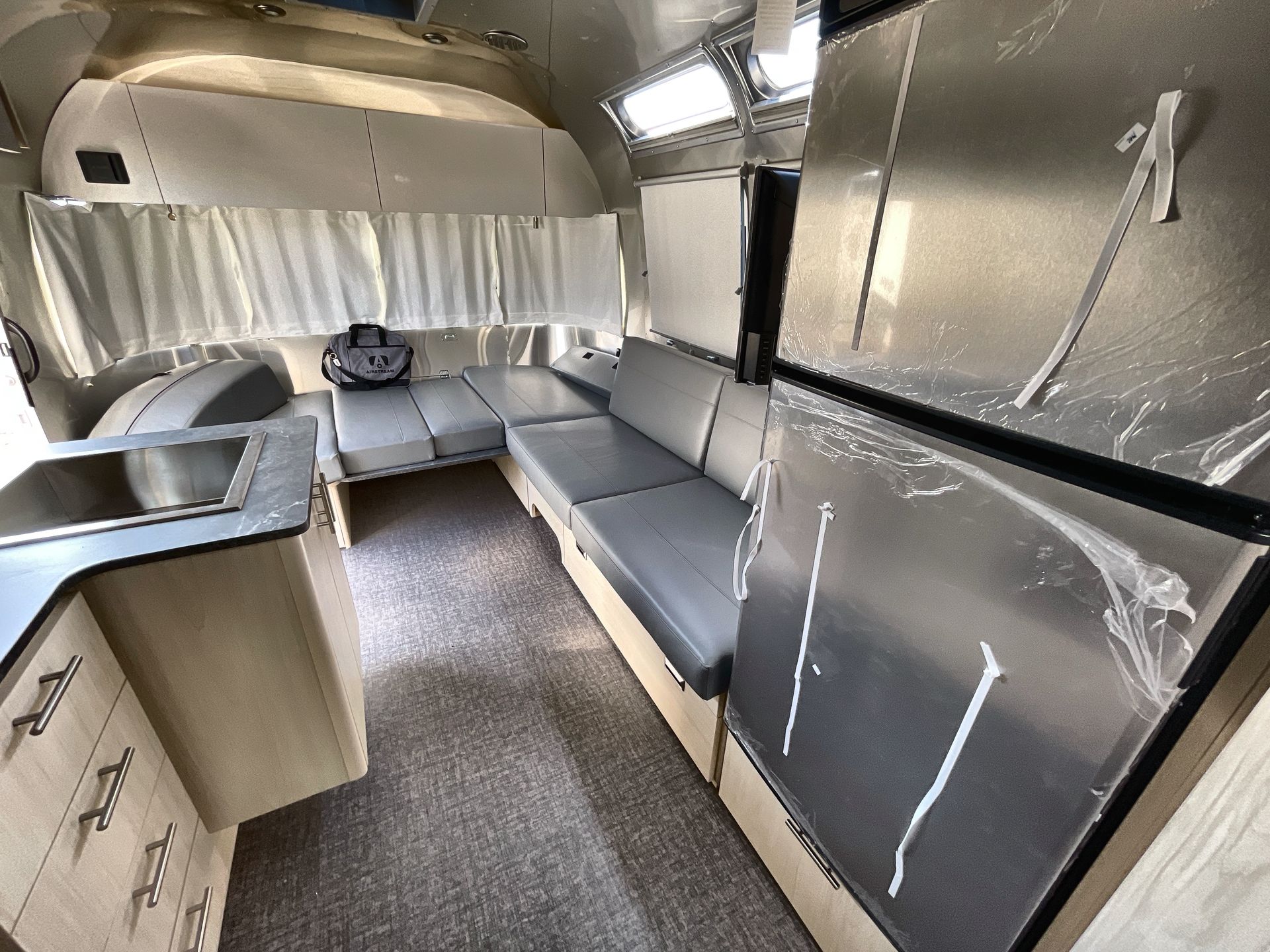 2026 Airstream 27FBT Base