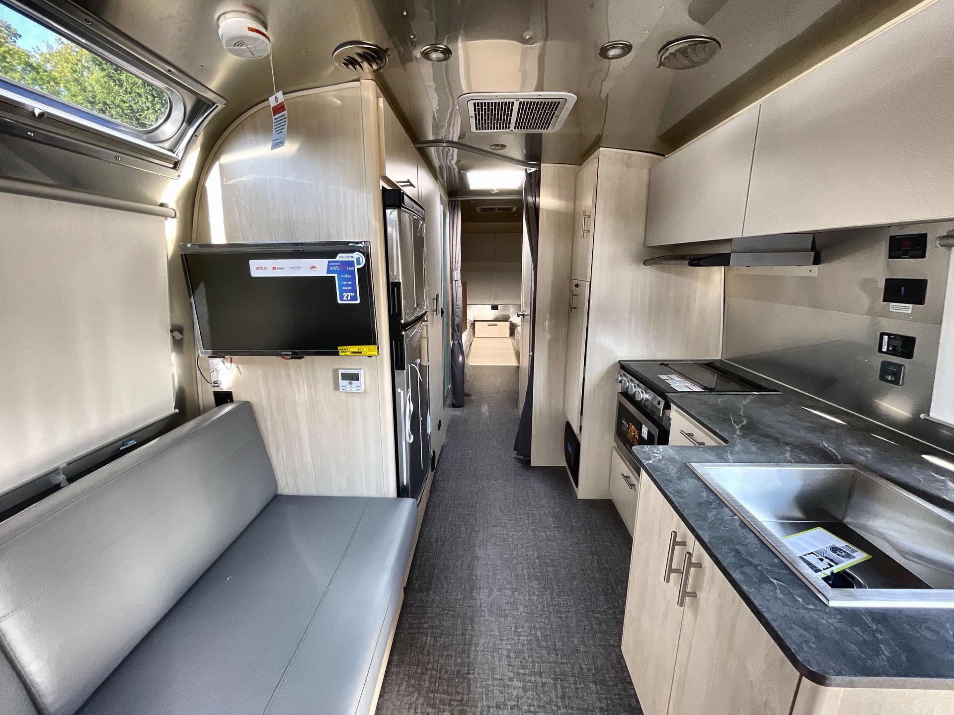 2026 Airstream 27FBT Base