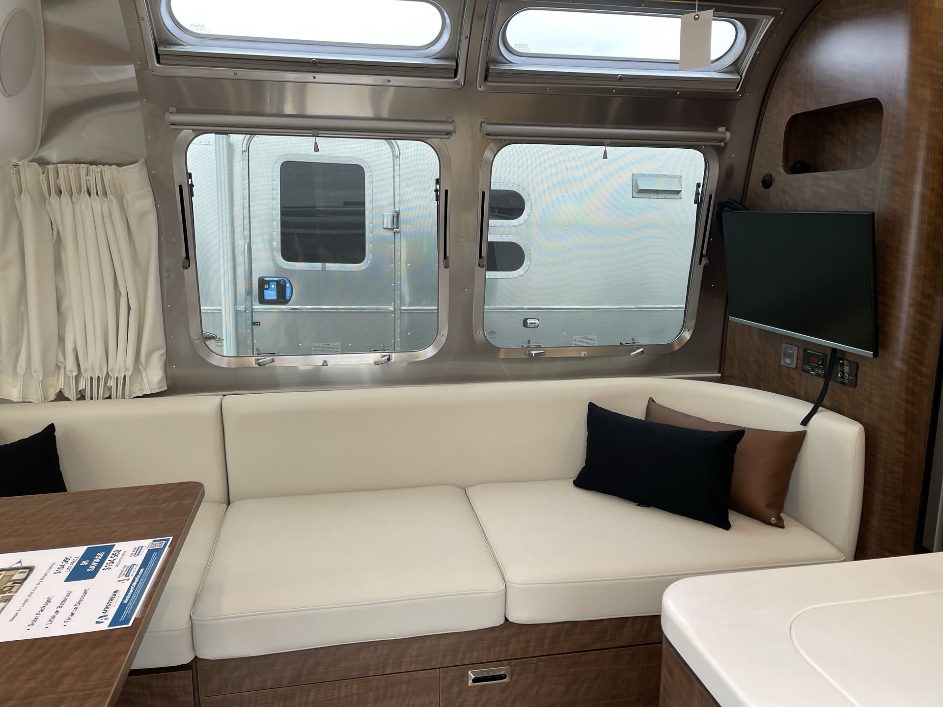 2026 Airstream 27FBT Base