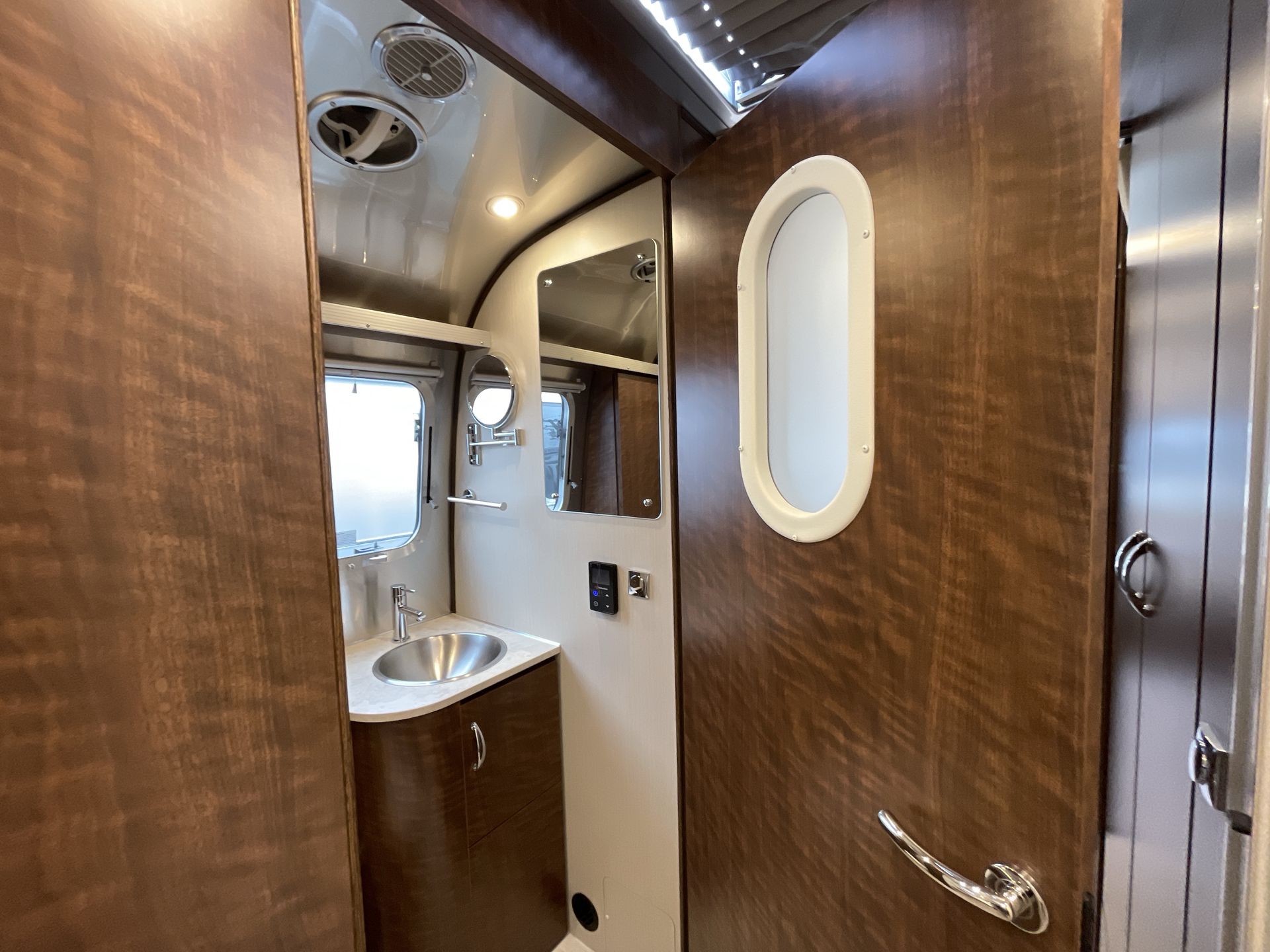 2026 Airstream 27FBT Base