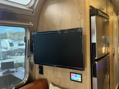 2026 Airstream 25FBT Base