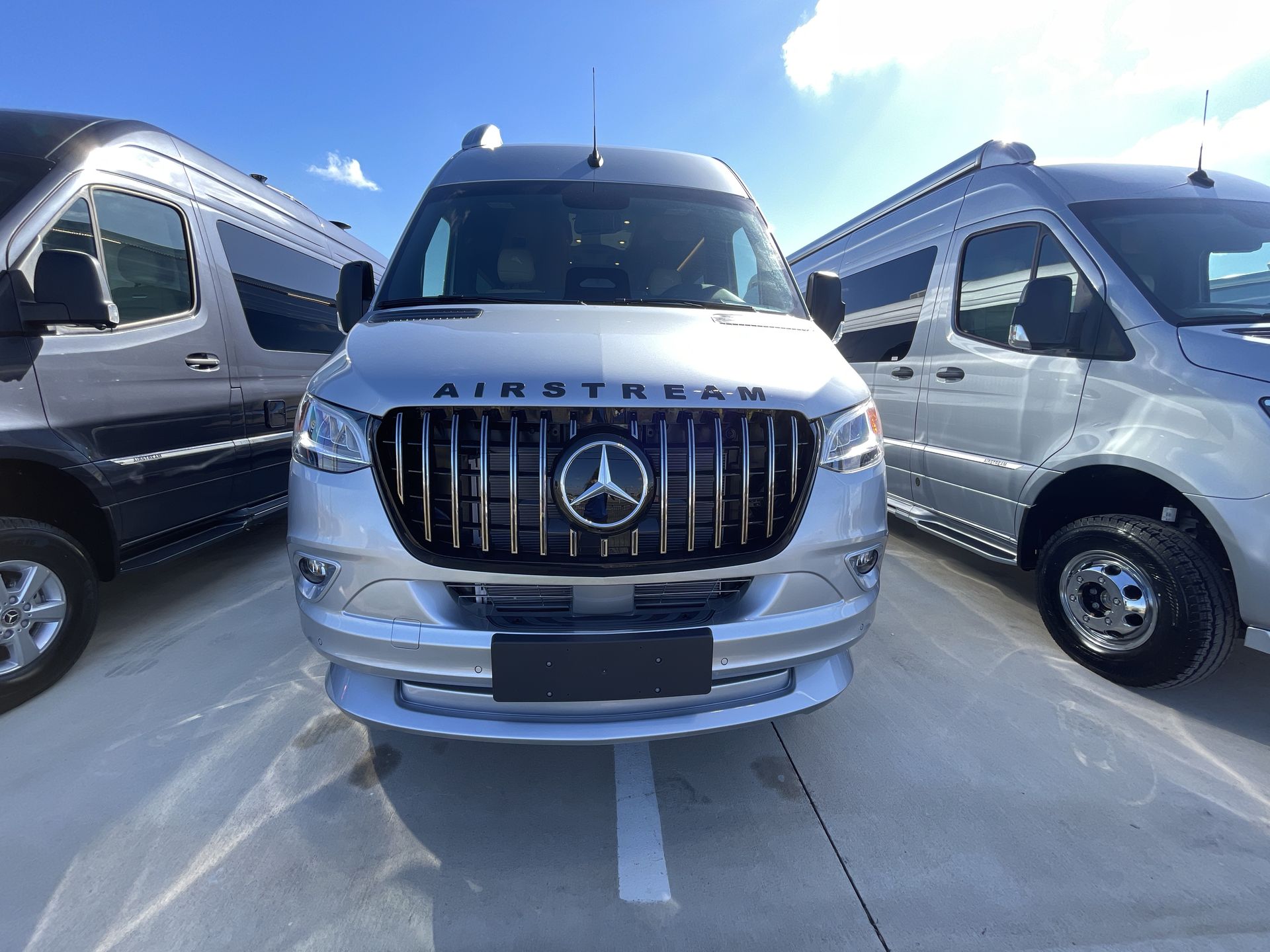 2026 Airstream 24GL Tommy Bahama Base