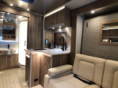 2026 Airstream Murphy Suite Tommy Bahama Base