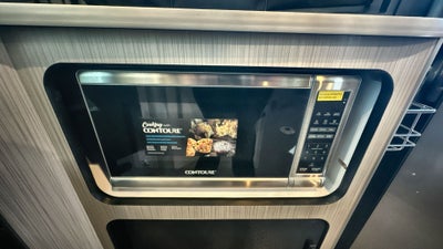 2025 Airstream 16X Base