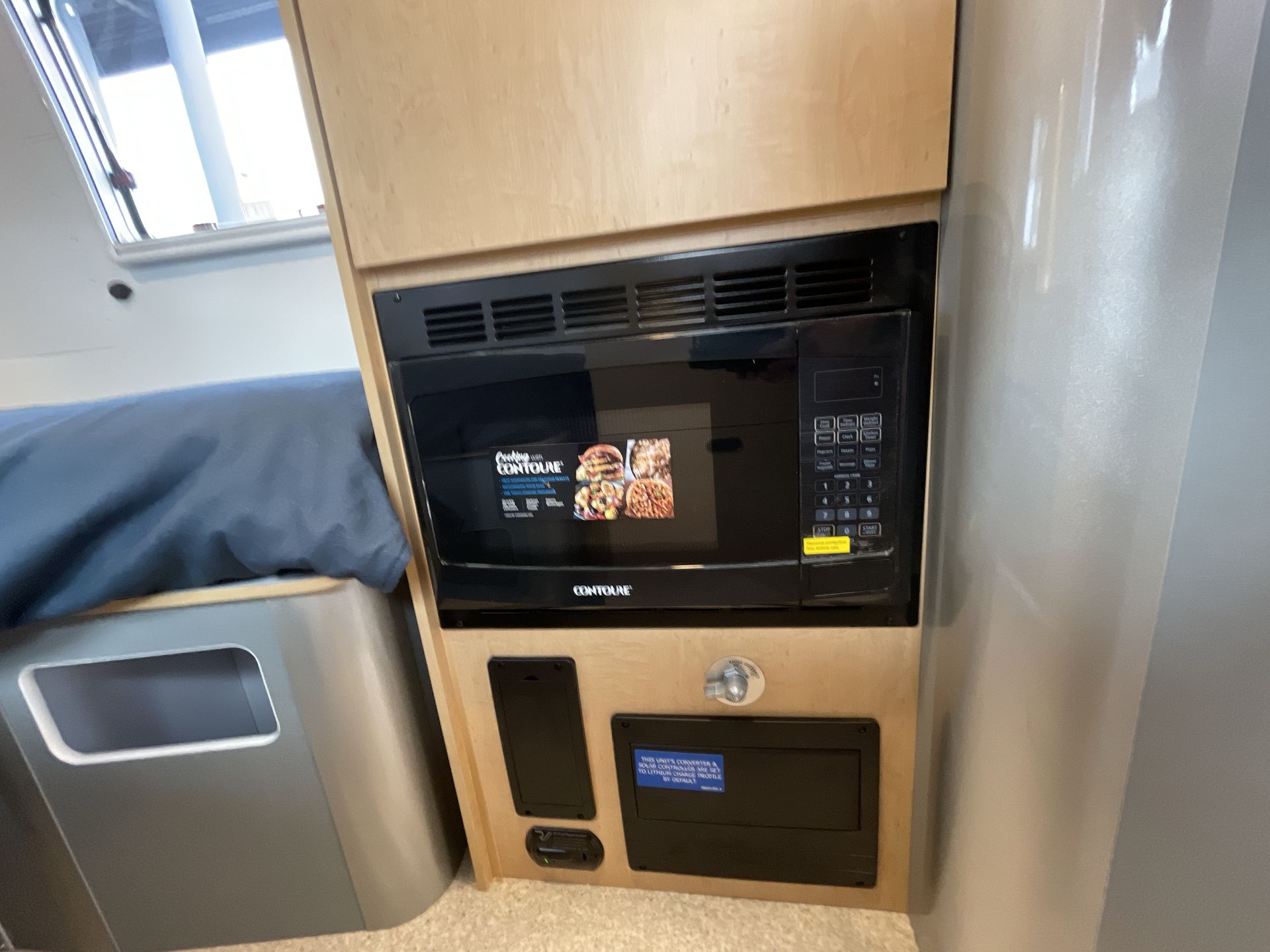 2026 Airstream 22RB Base