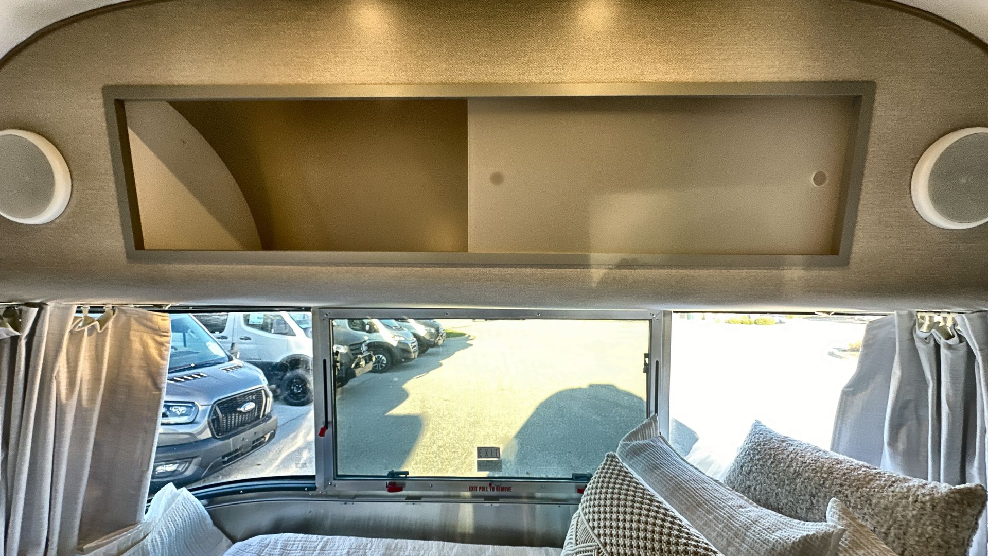 2025 Airstream 16RB Base