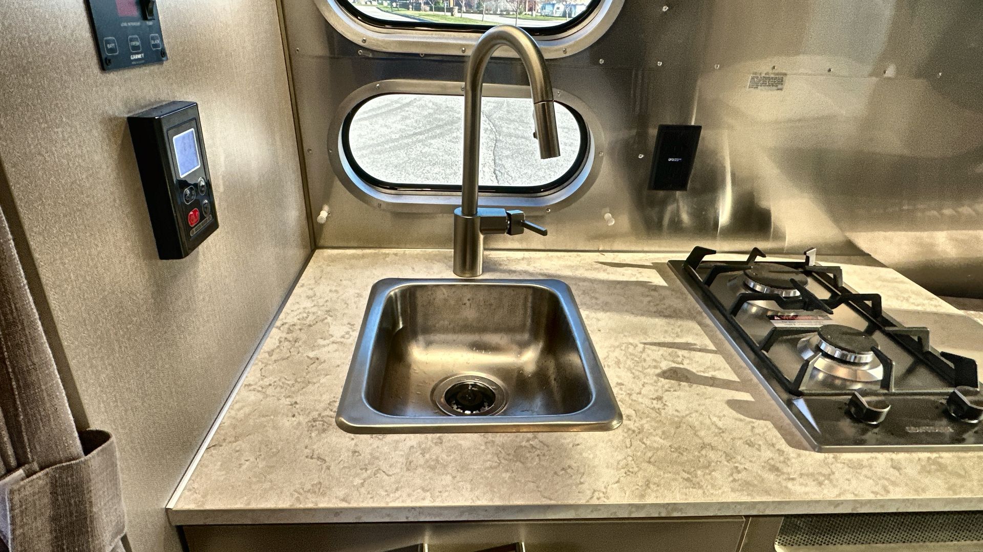 2025 Airstream 16RB Base