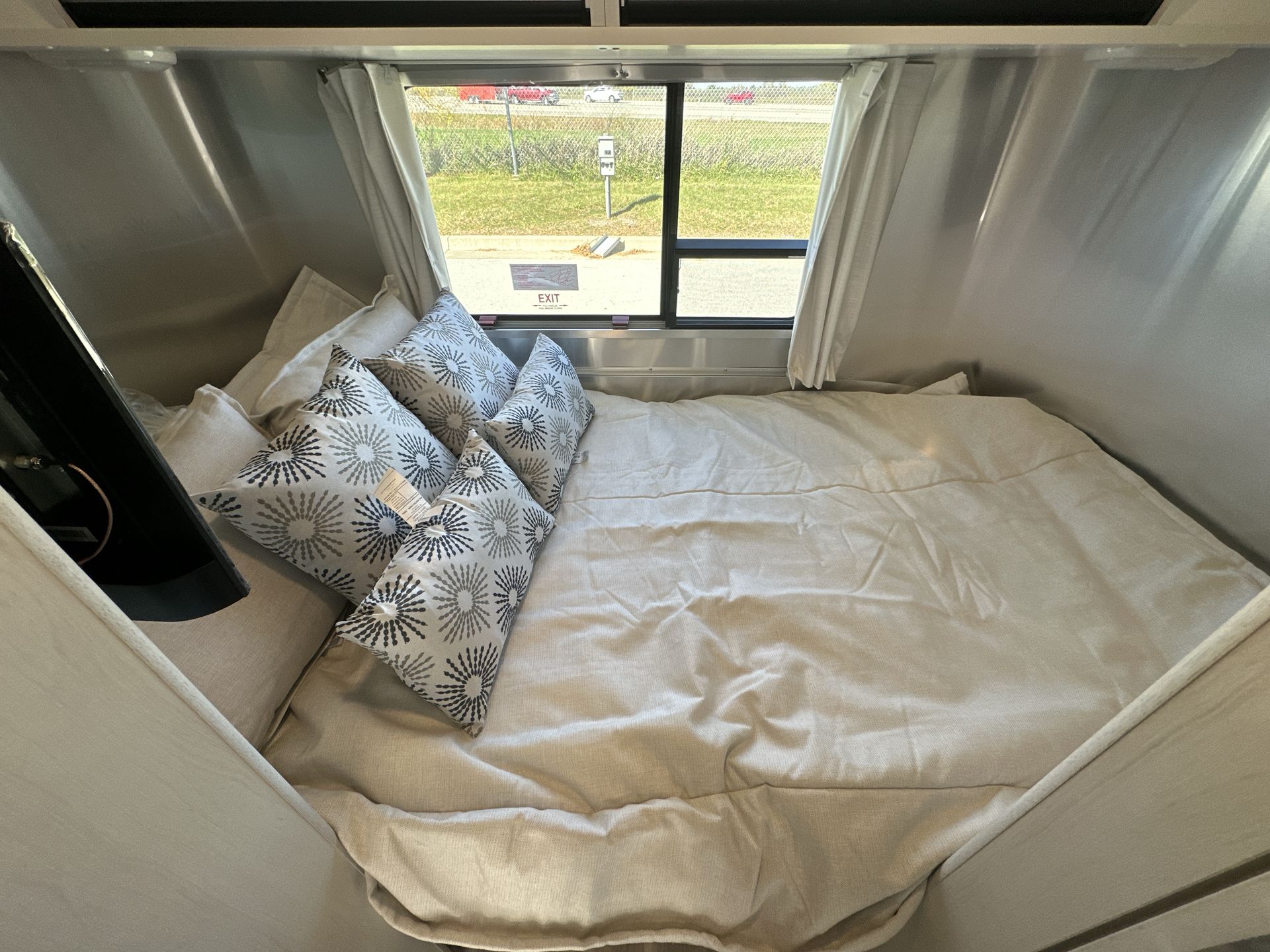 2026 Airstream 16RB Base