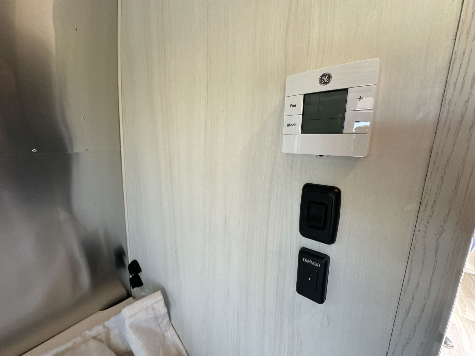 2026 Airstream 16RB Base