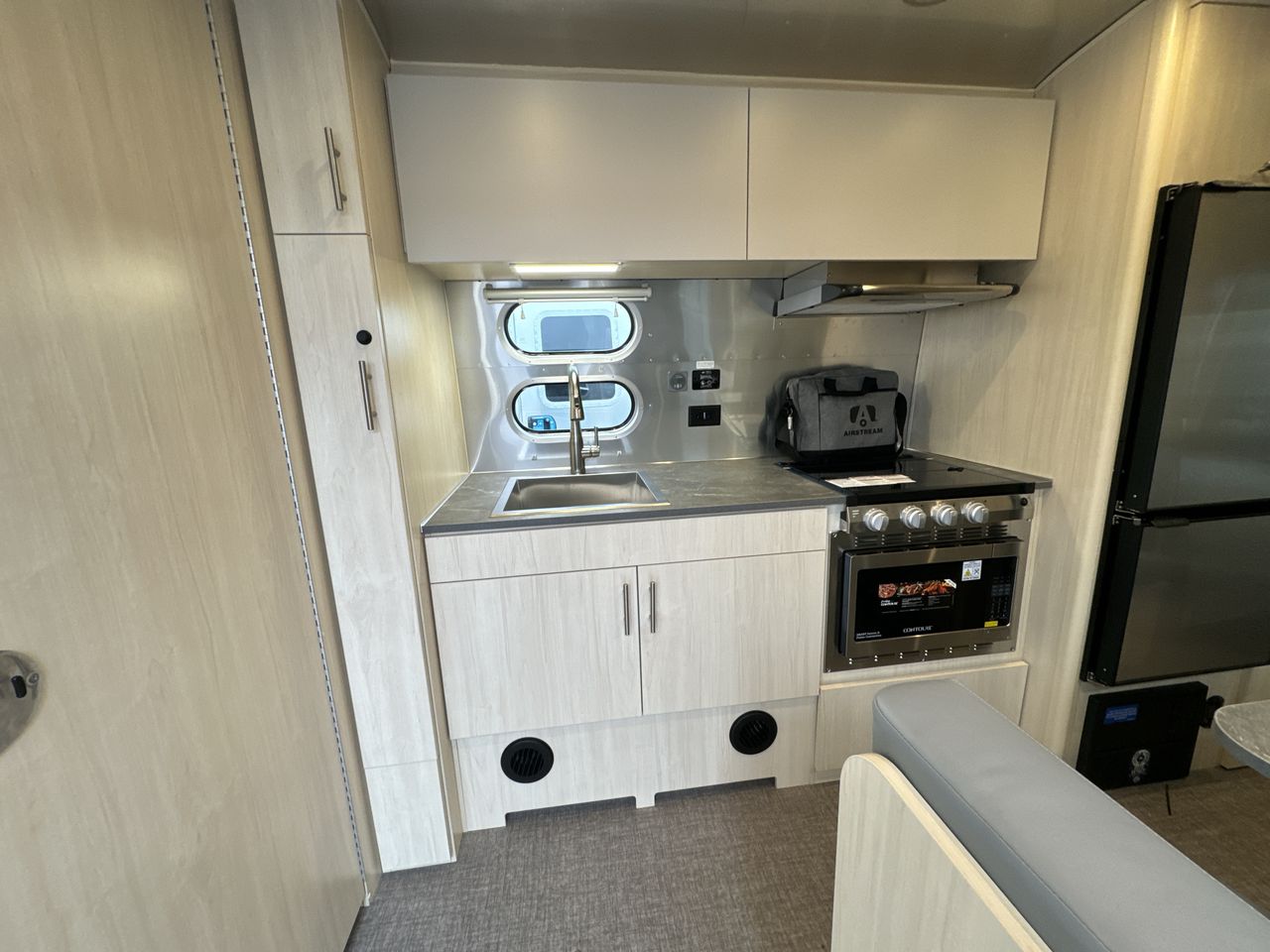 2025 Airstream 23FB Base