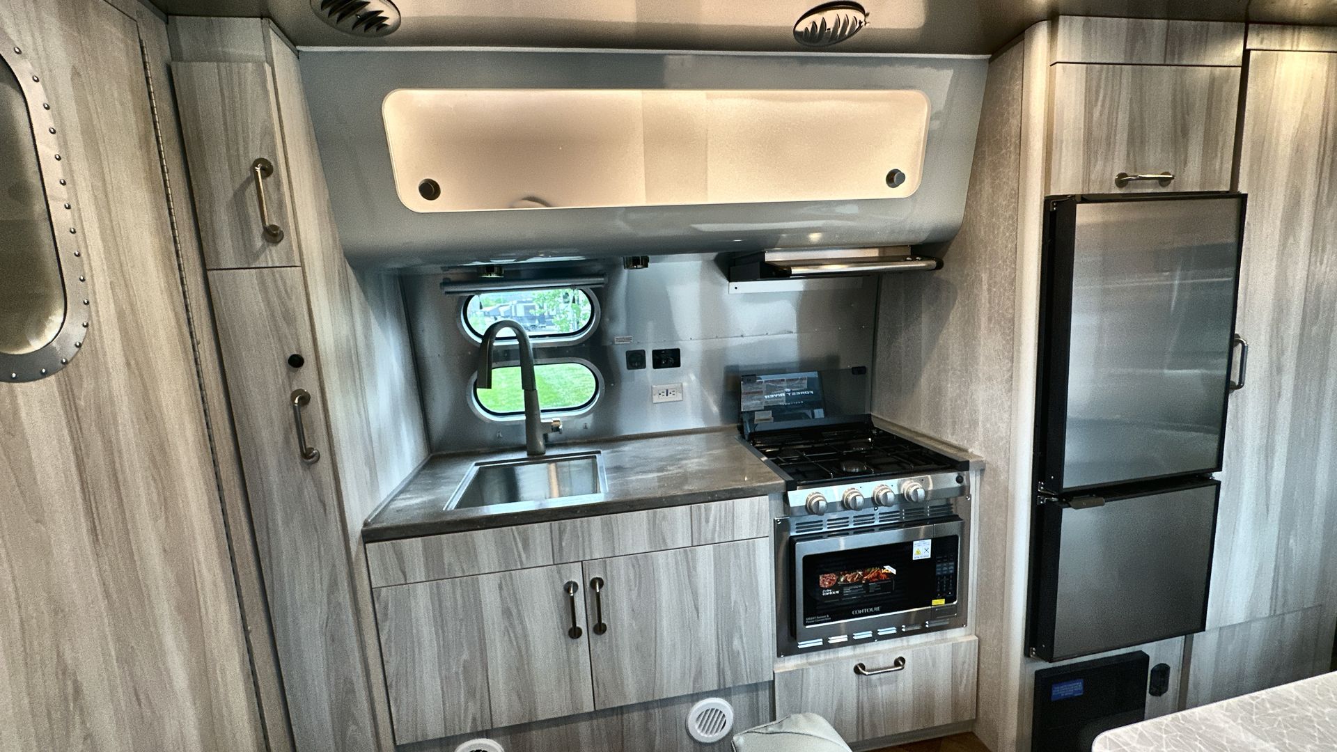 2025 Airstream 23FBQ Base