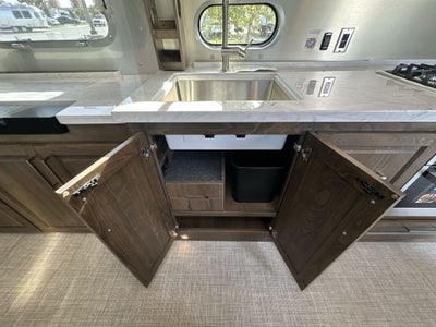 2026 Airstream 33FBQ Base