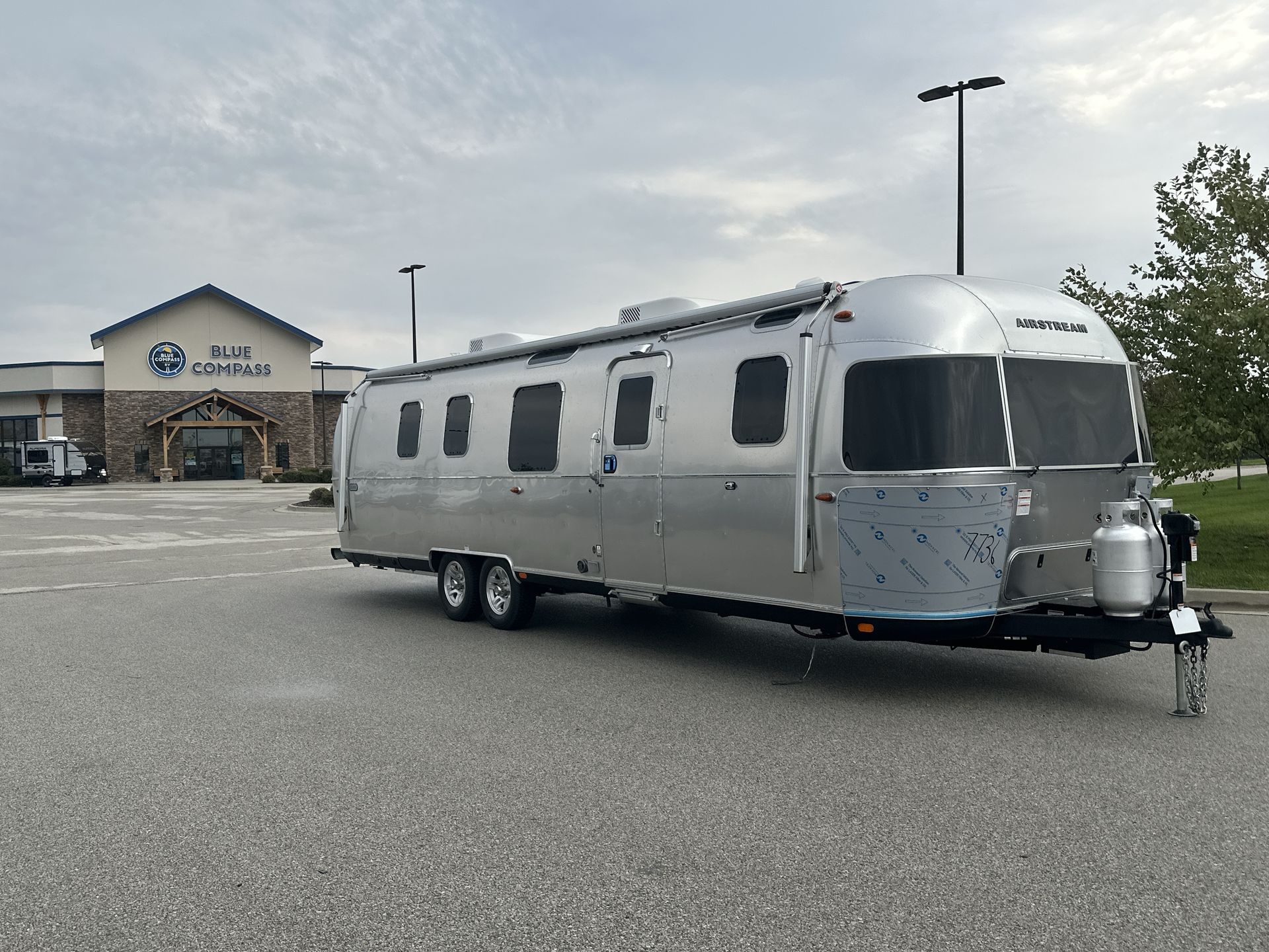 2026 Airstream 33FBQ Base