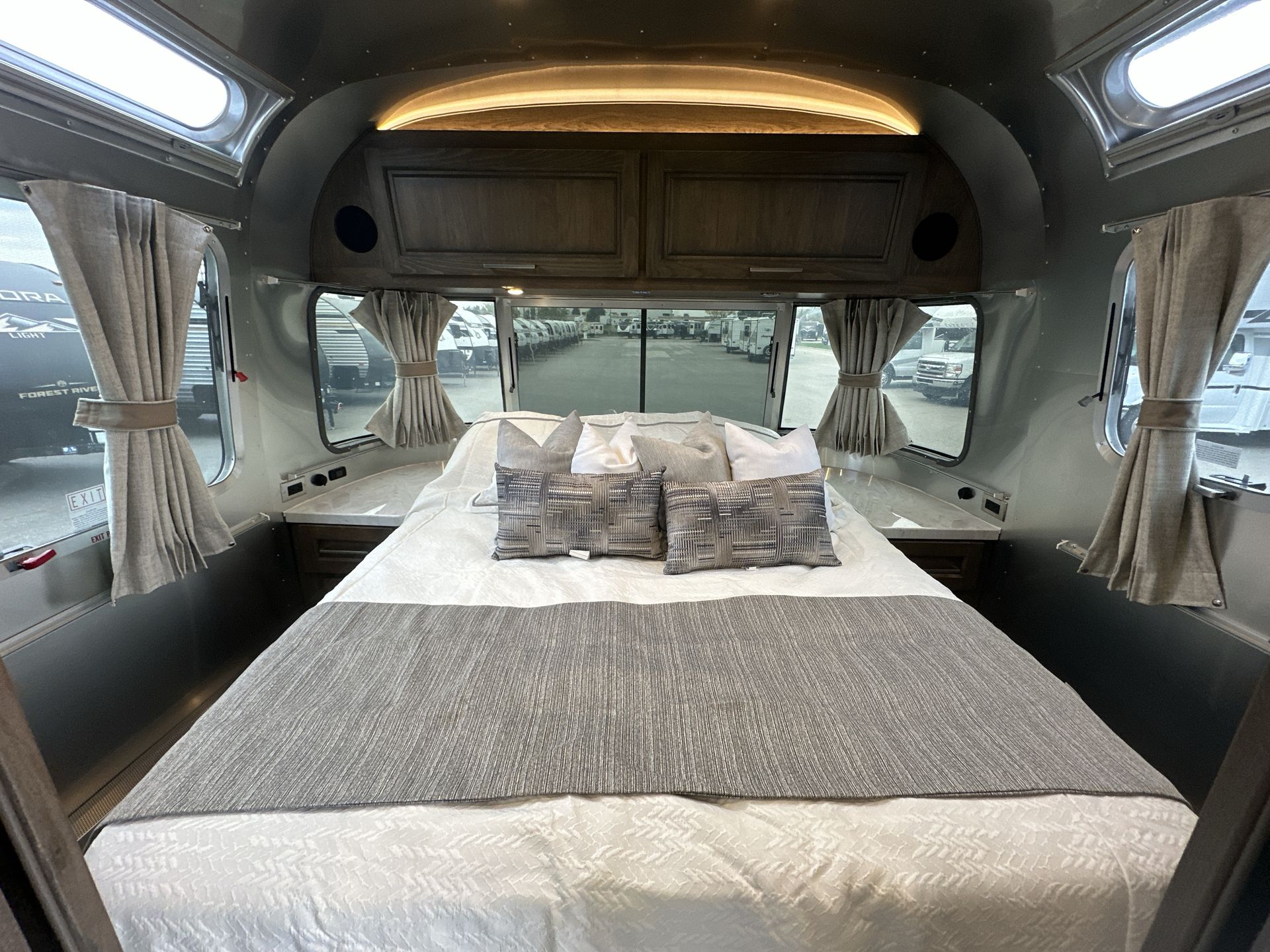 2026 Airstream 33FBQ Base